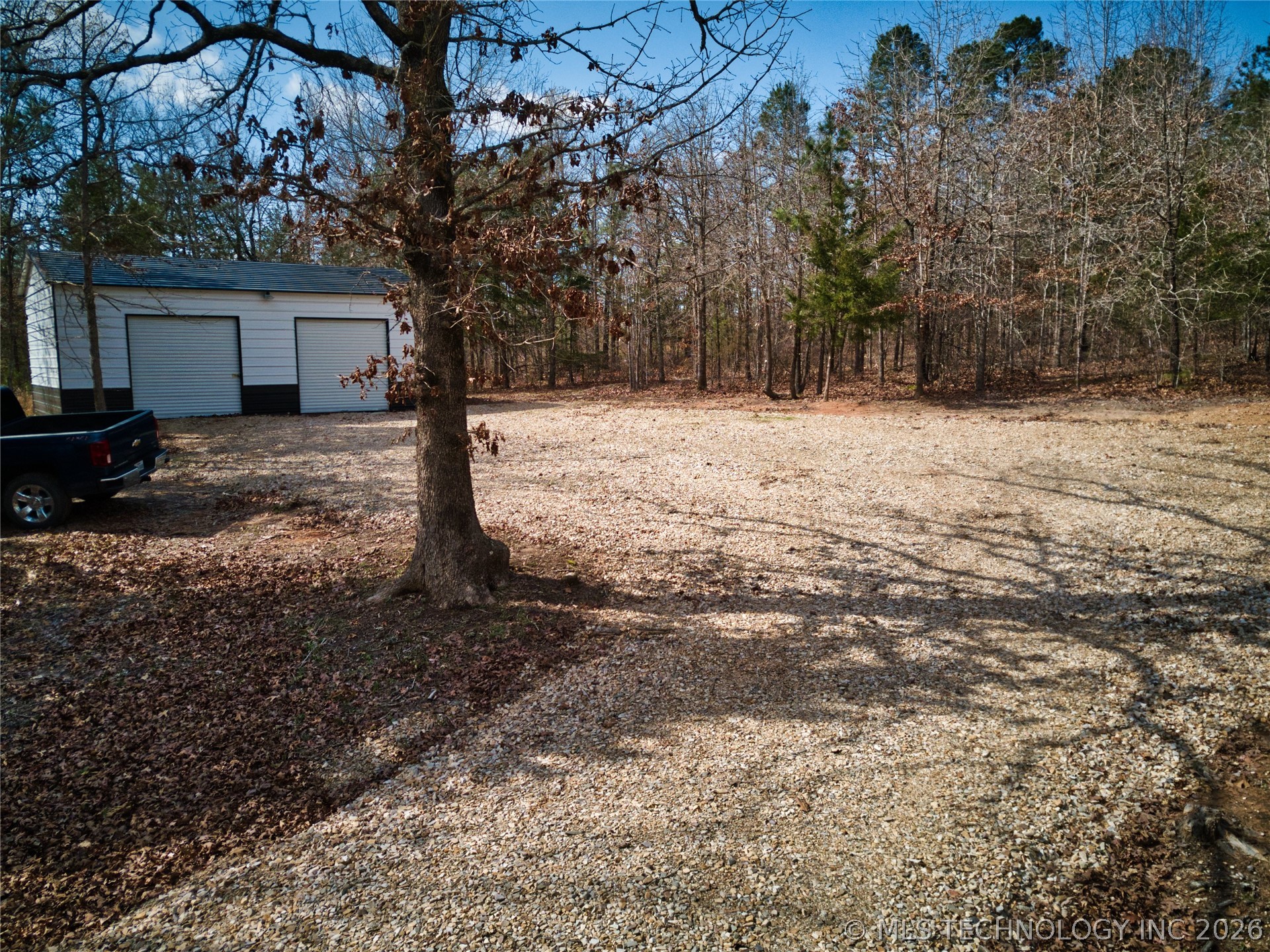 2043 E 2000 Road Property Photo 8