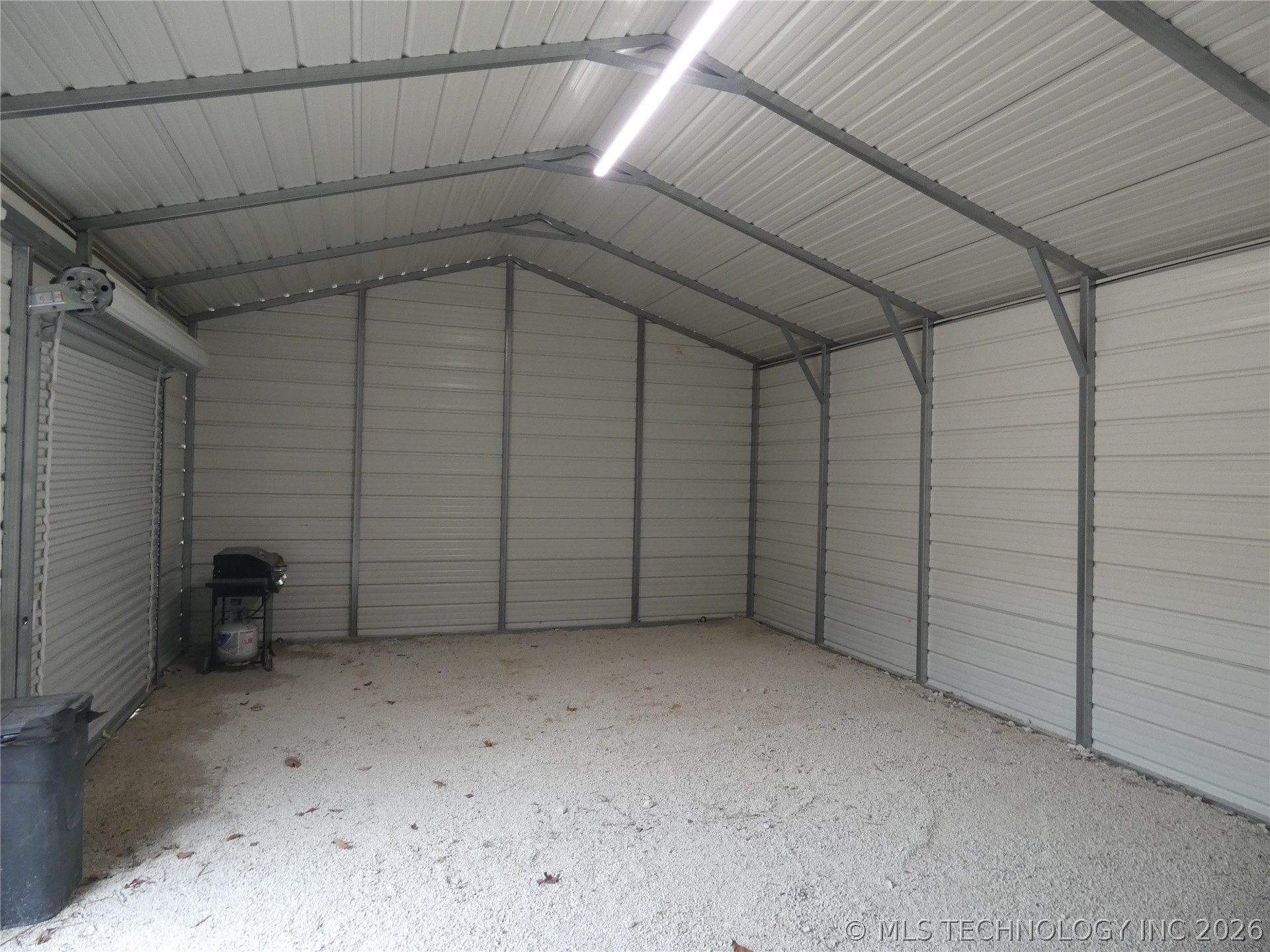 2043 E 2000 Road Property Photo 10