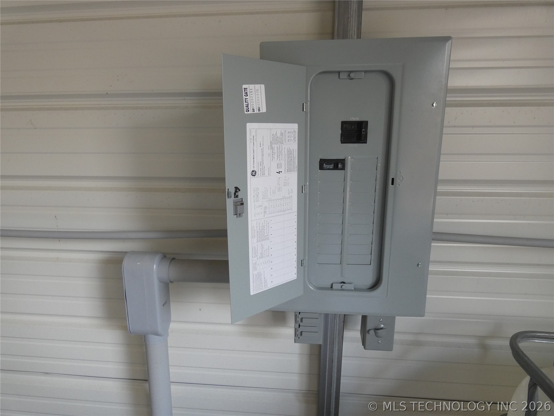 2043 E 2000 Road Property Photo 13