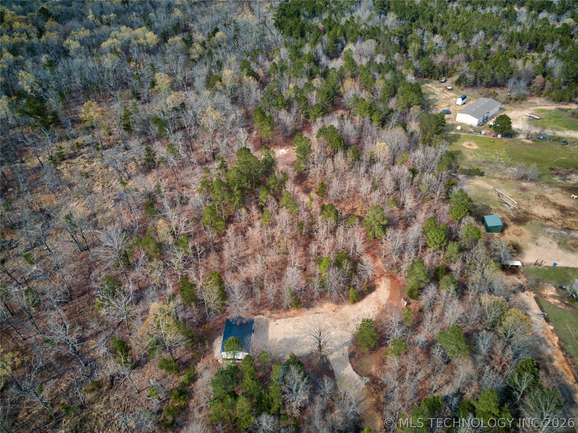 2043 E 2000 Road Property Photo 25