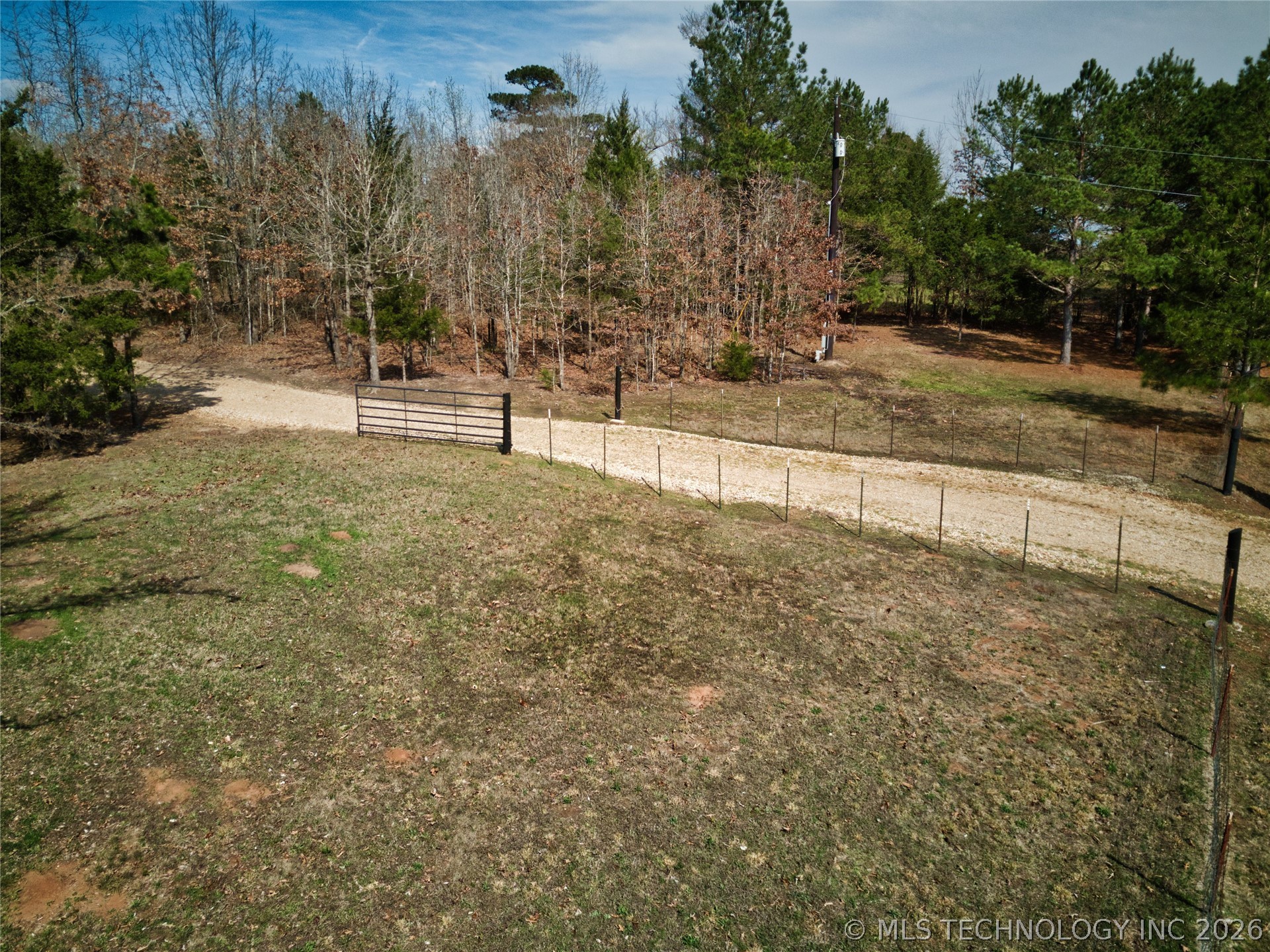2043 E 2000 Road Property Photo 28