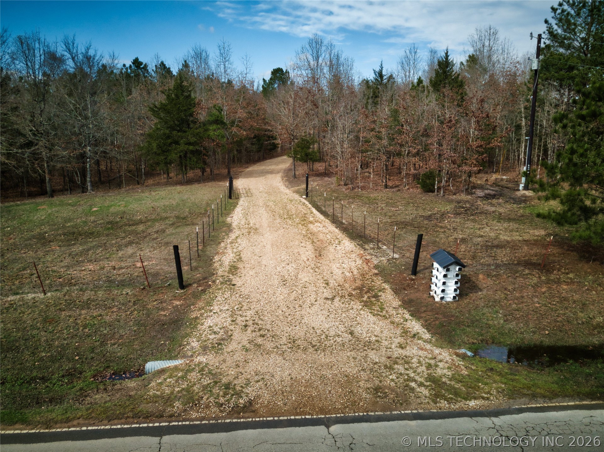 2043 E 2000 Road Property Photo 33