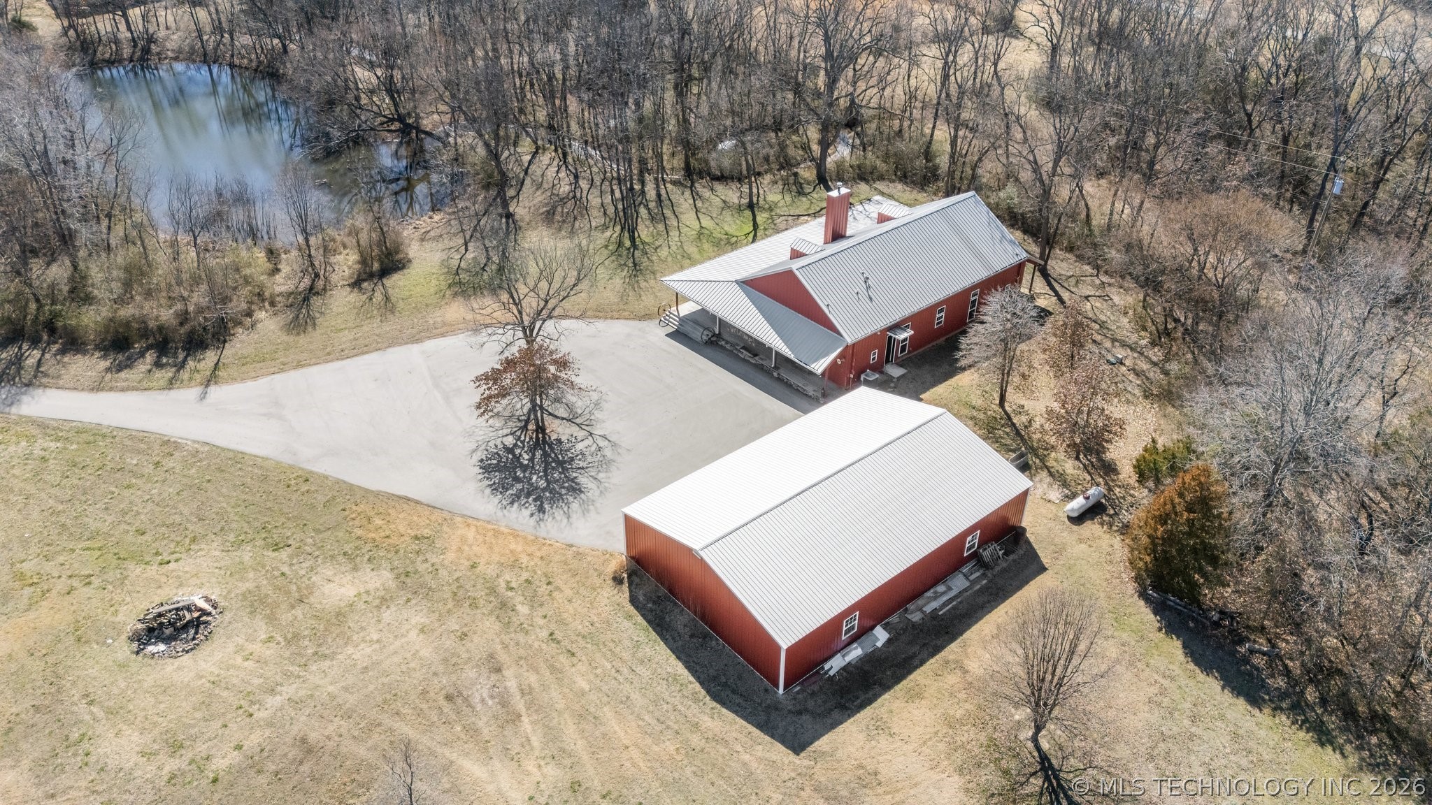 15525 E 500 Road Property Photo 2