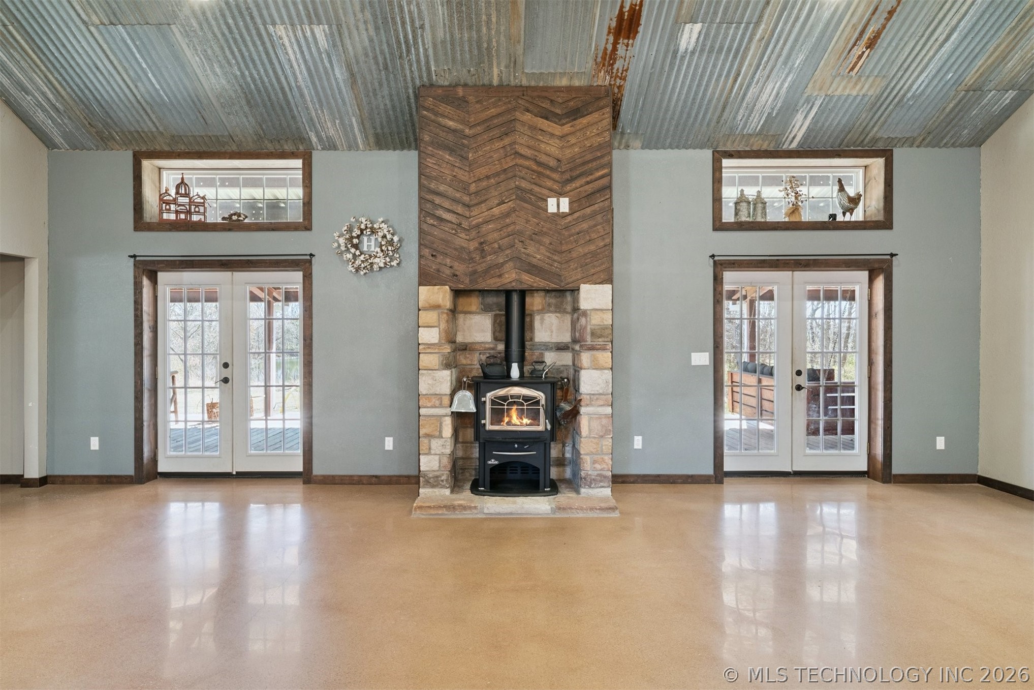 15525 E 500 Road Property Photo 3