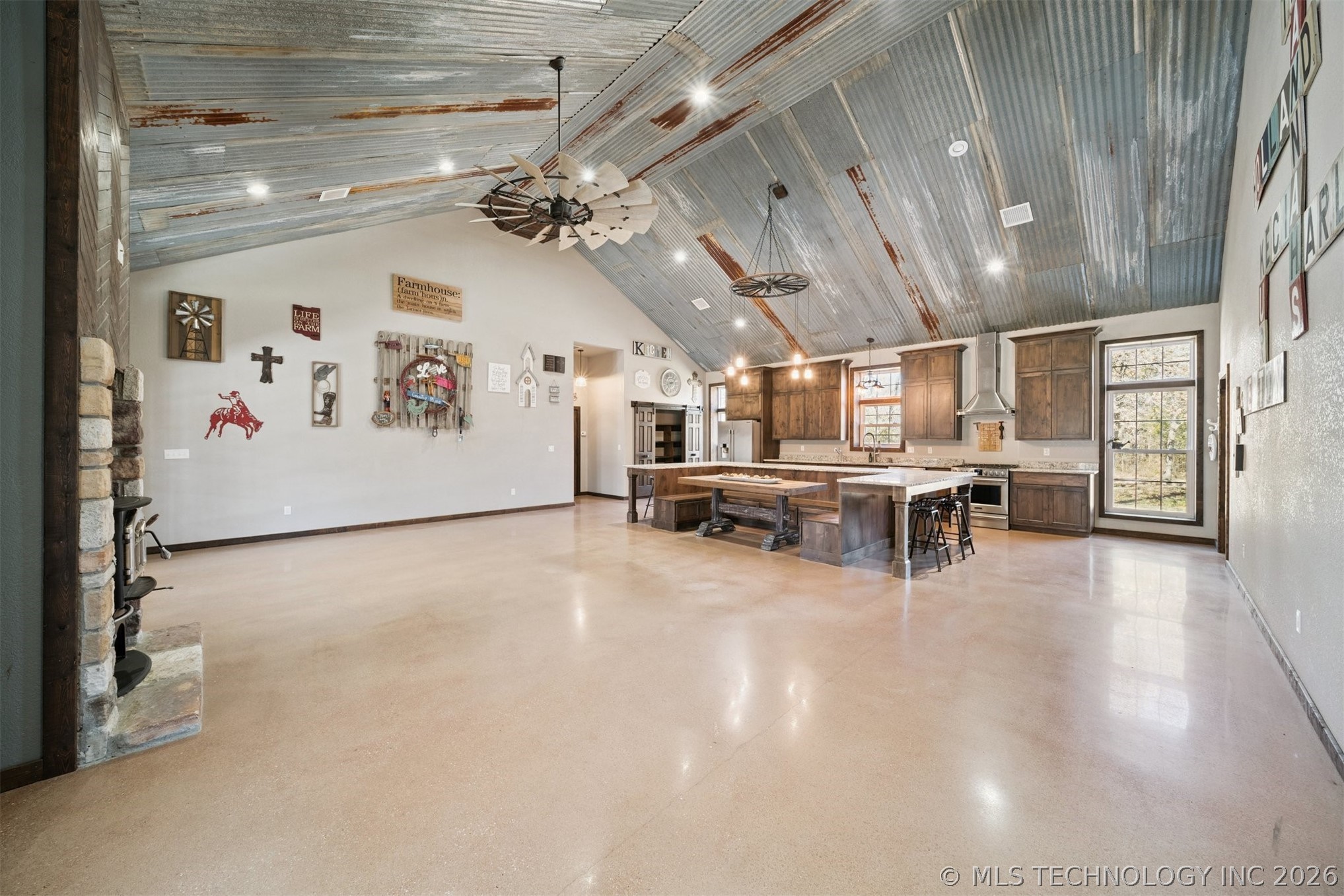 15525 E 500 Road Property Photo 5