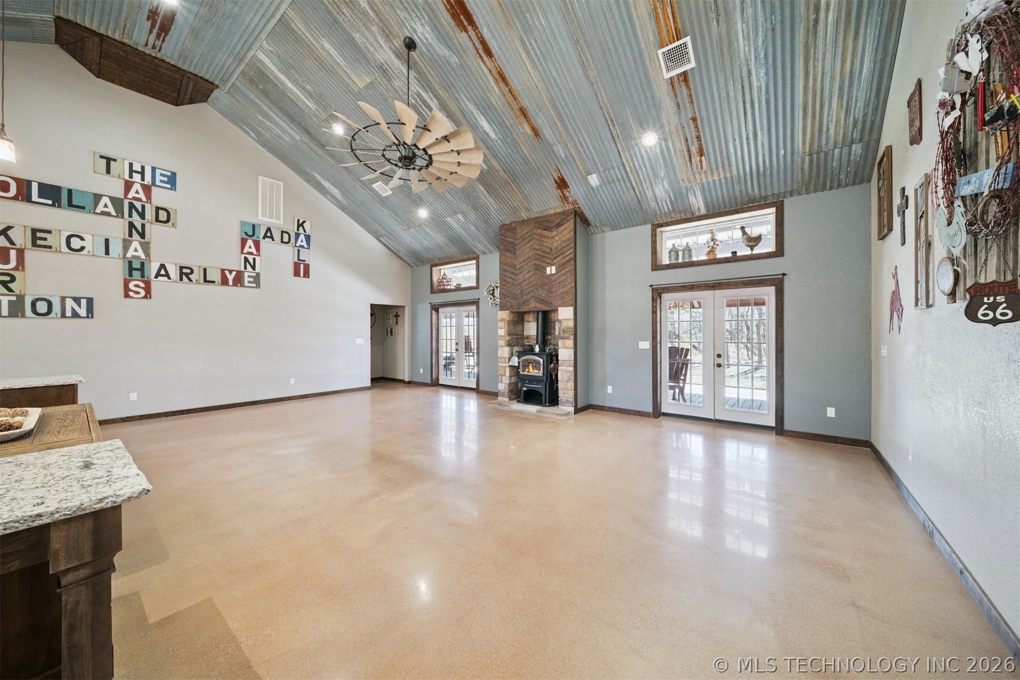 15525 E 500 Road Property Photo 6