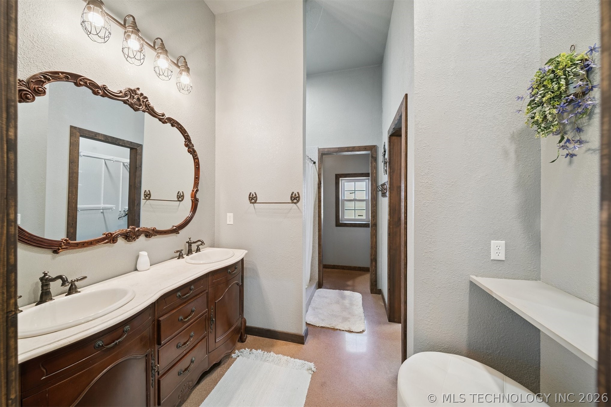 15525 E 500 Road Property Photo 10