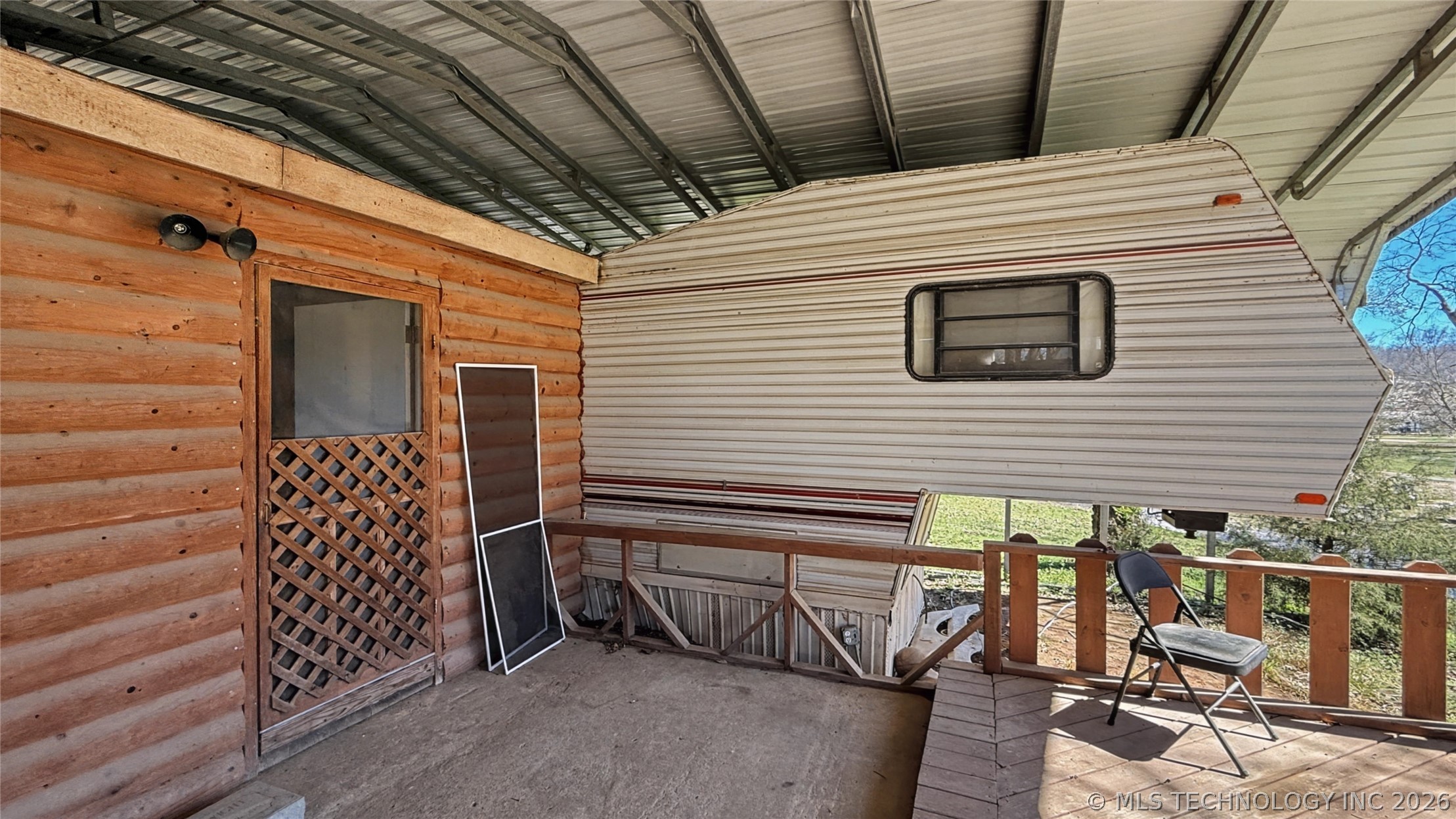 462595 Oakball Drive Property Photo 3