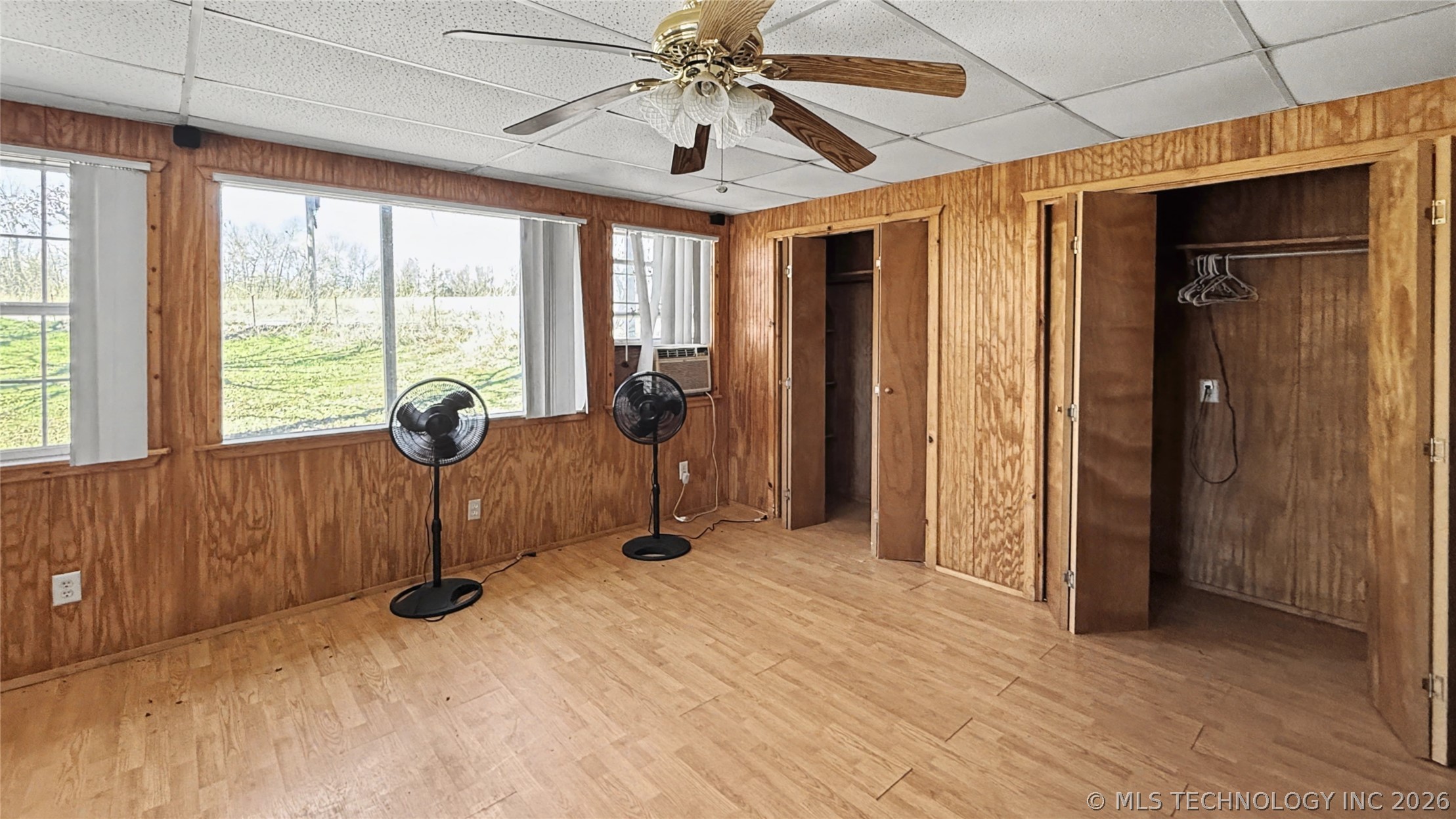 462595 Oakball Drive Property Photo 6