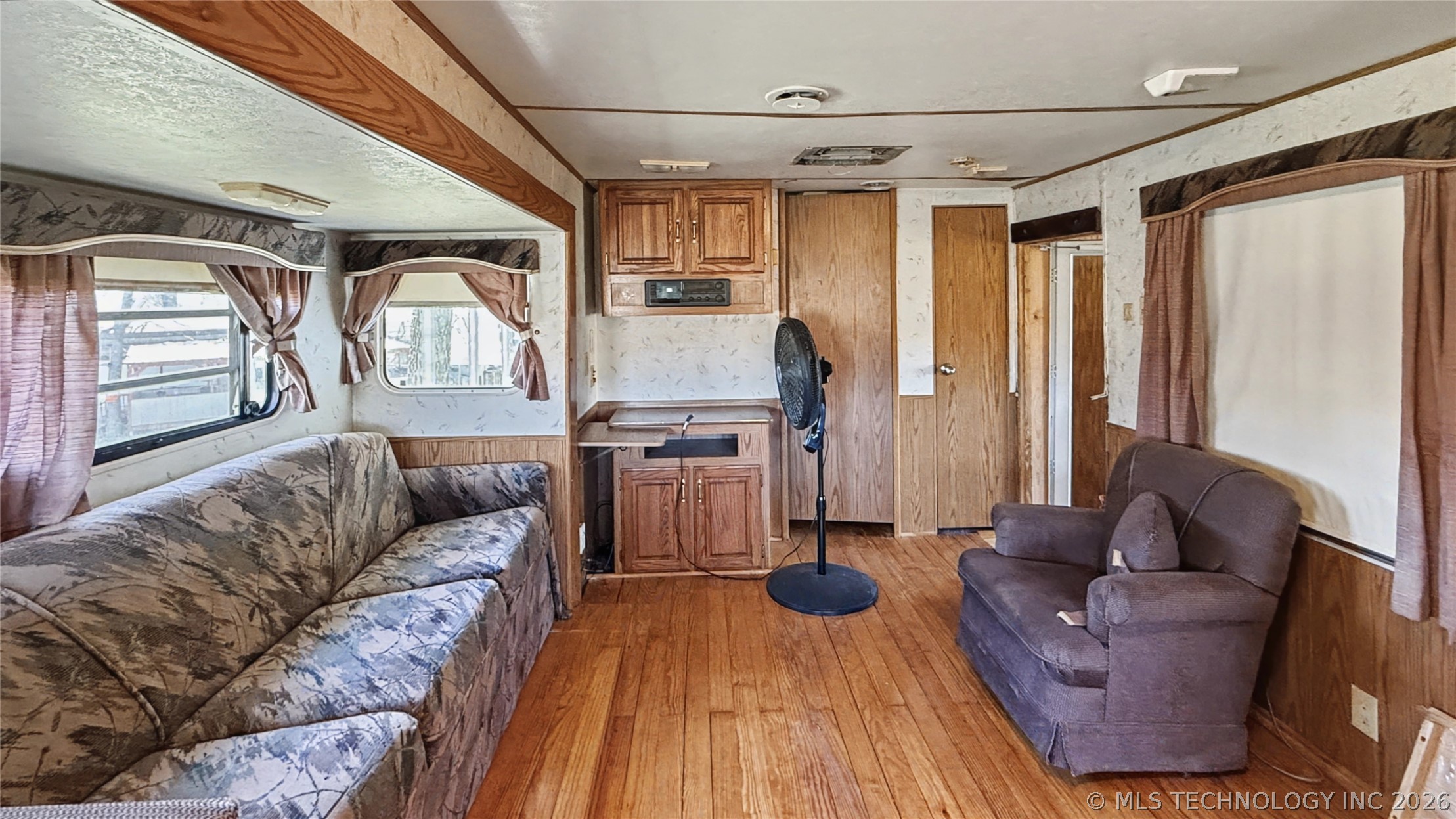 462595 Oakball Drive Property Photo 9