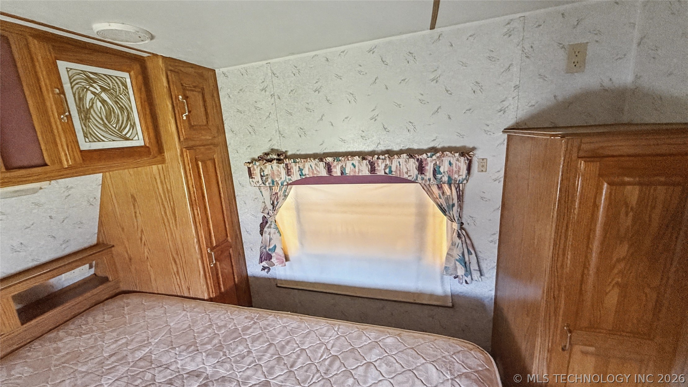462595 Oakball Drive Property Photo 16