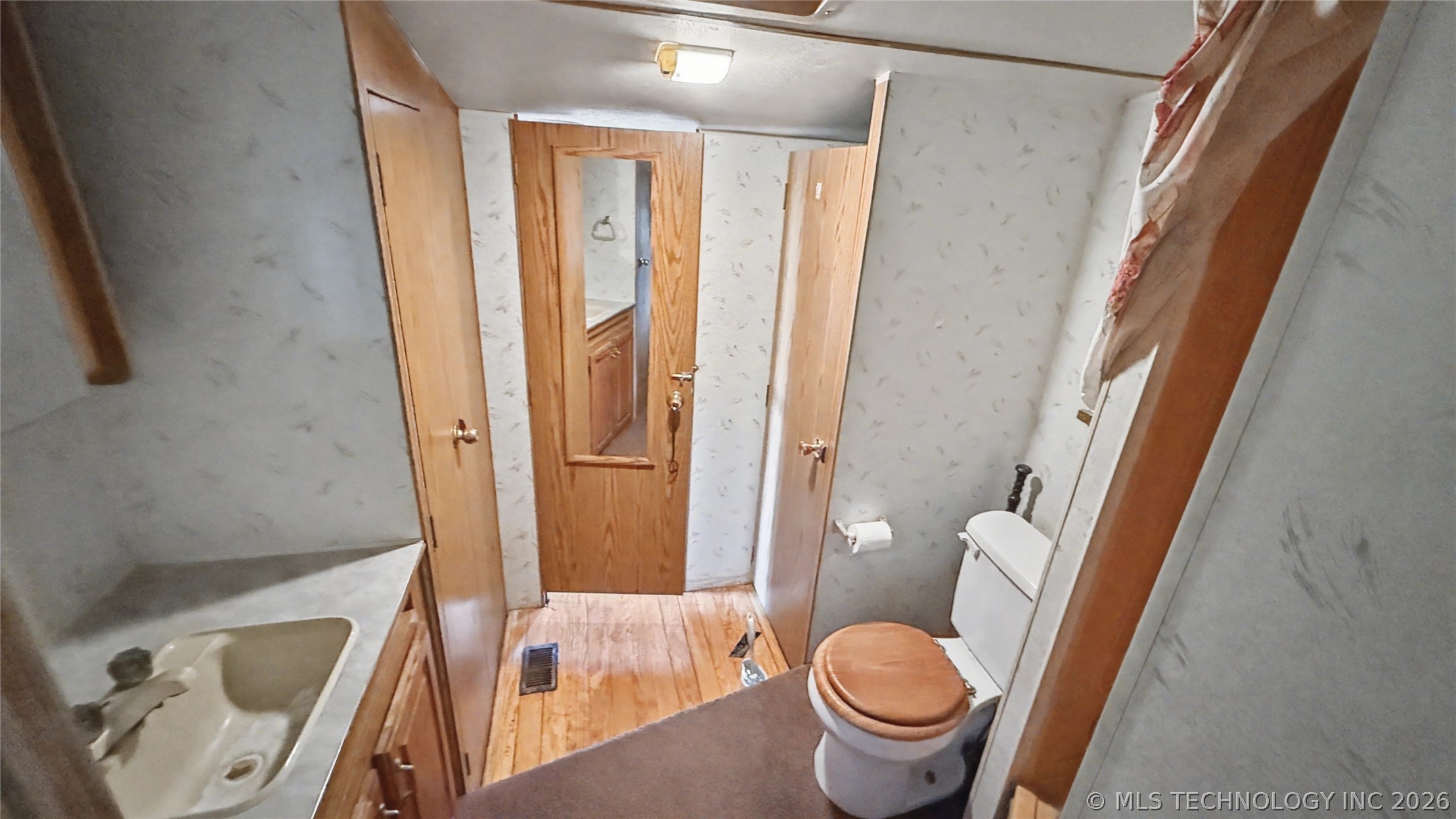 462595 Oakball Drive Property Photo 17