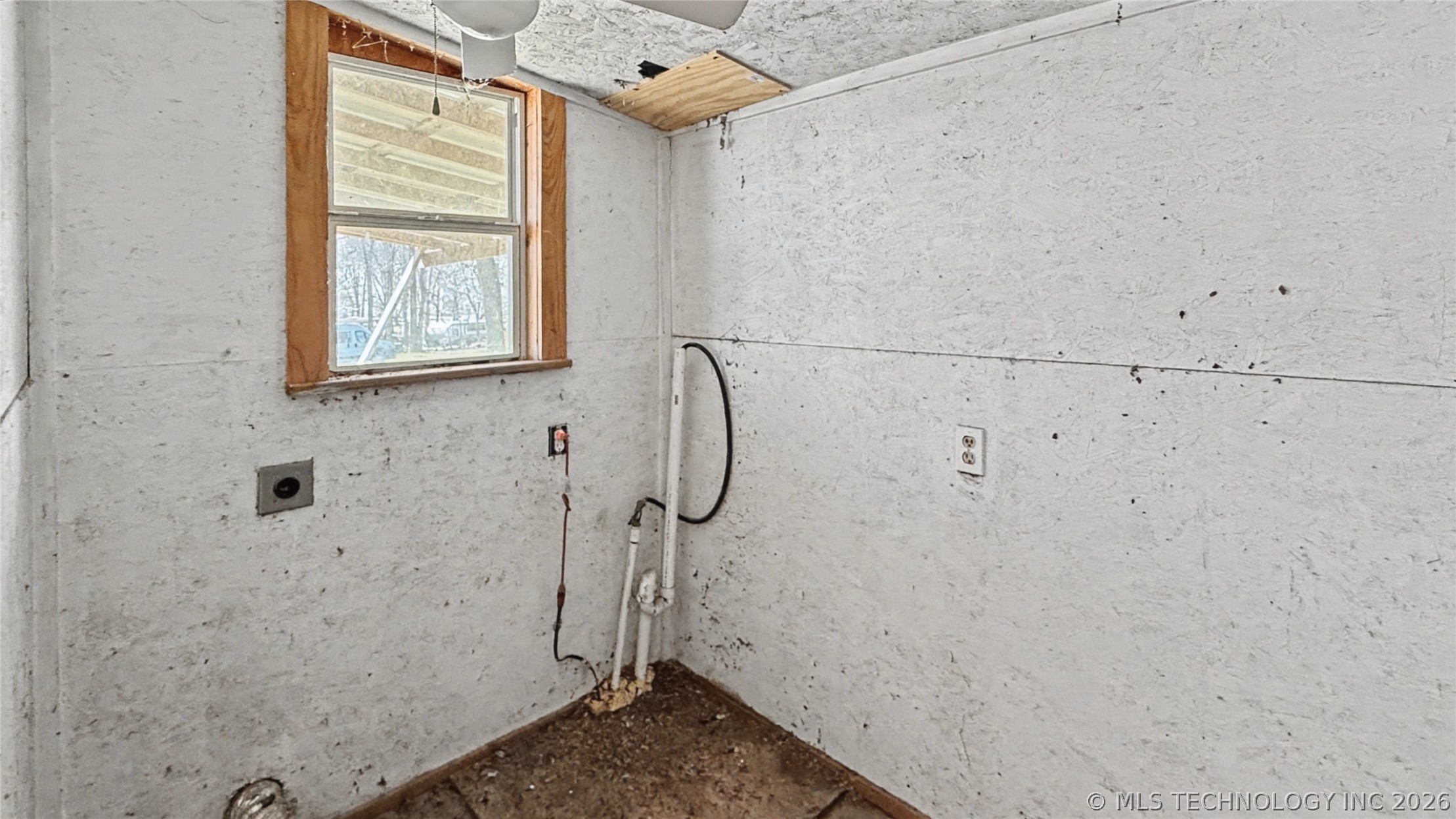 462595 Oakball Drive Property Photo 20