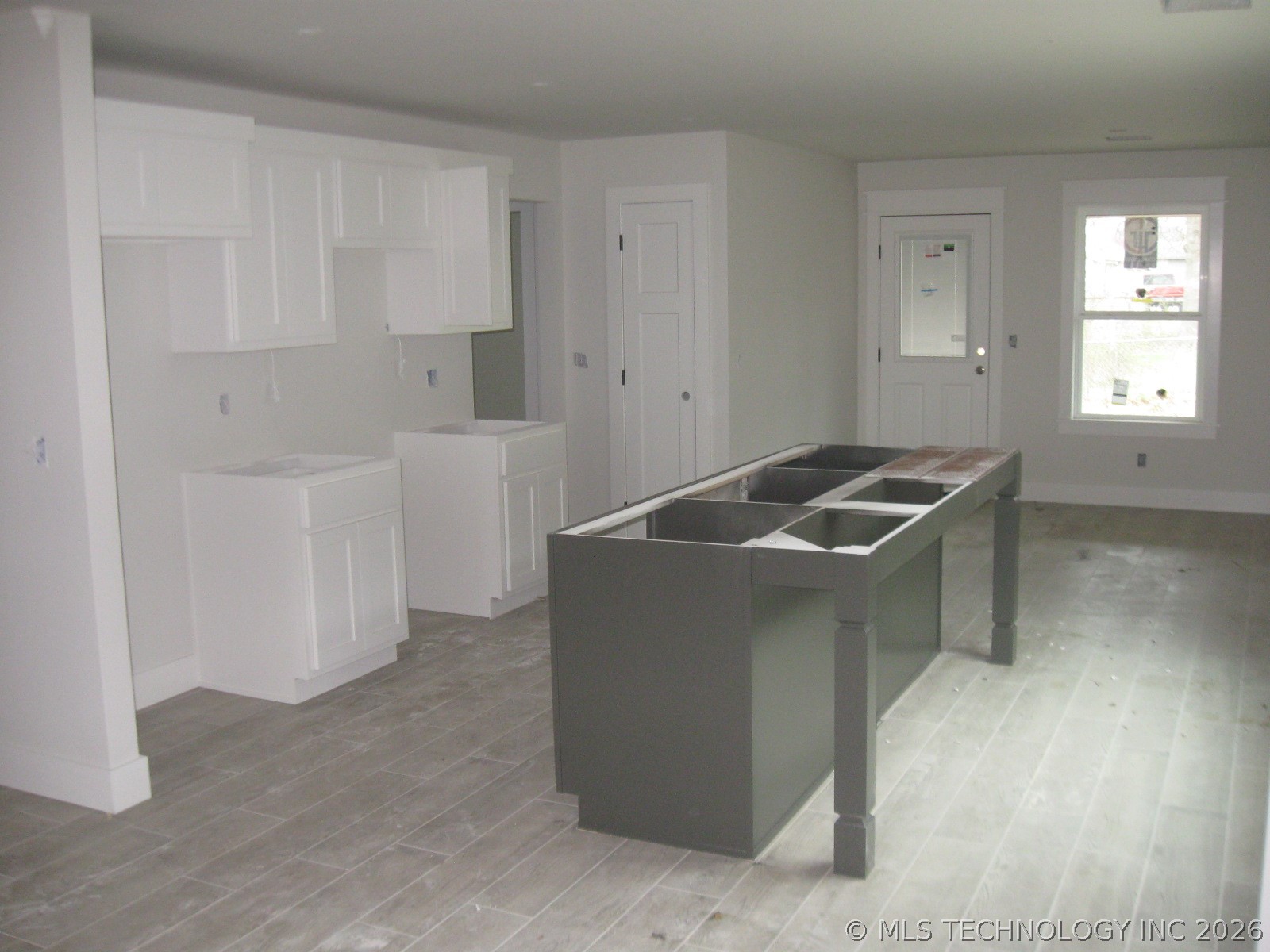 805 S Wood Street Property Photo 3