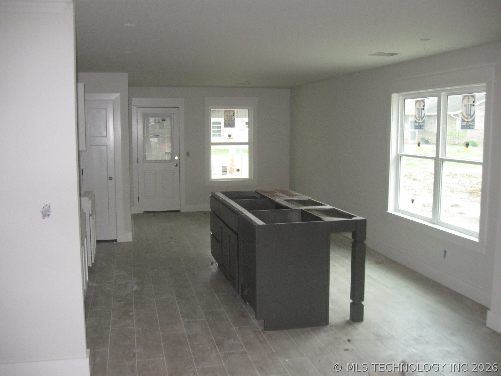 805 S Wood Street Property Photo 4