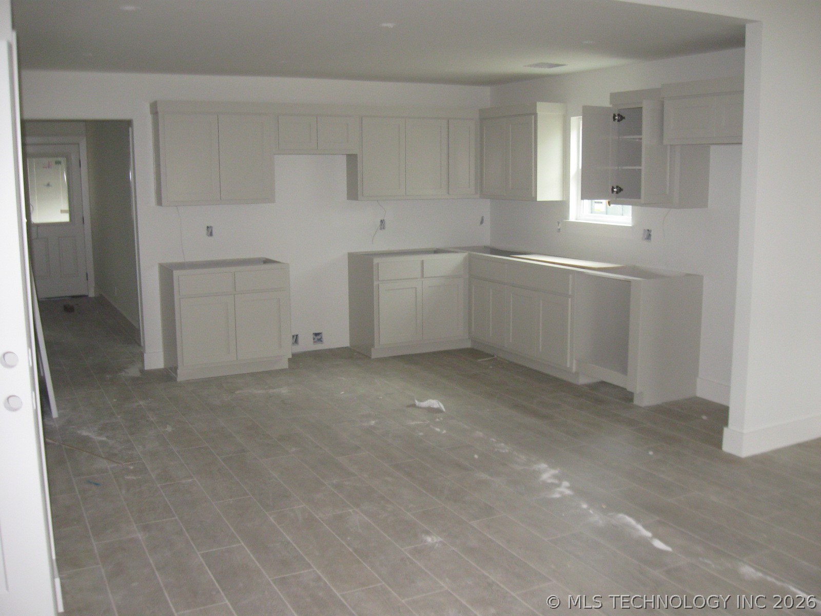 811 S Wood Street Property Photo 2