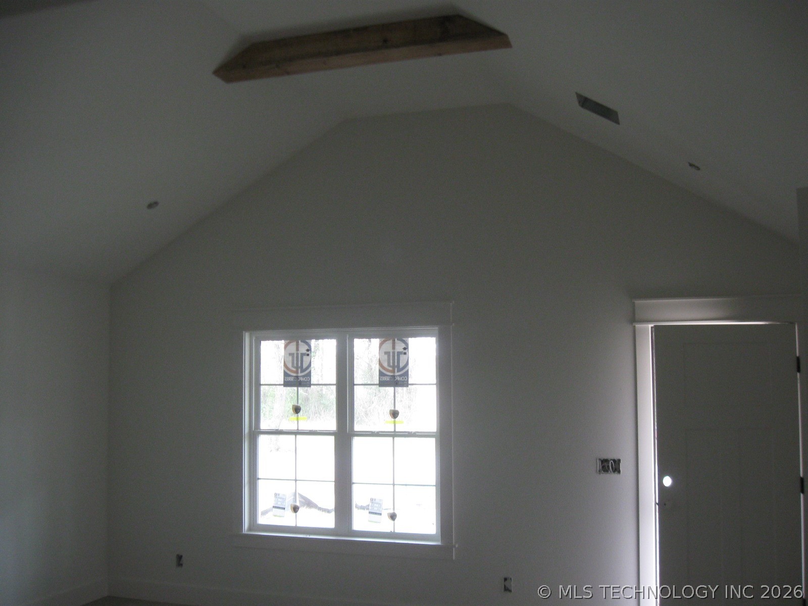 811 S Wood Street Property Photo 4