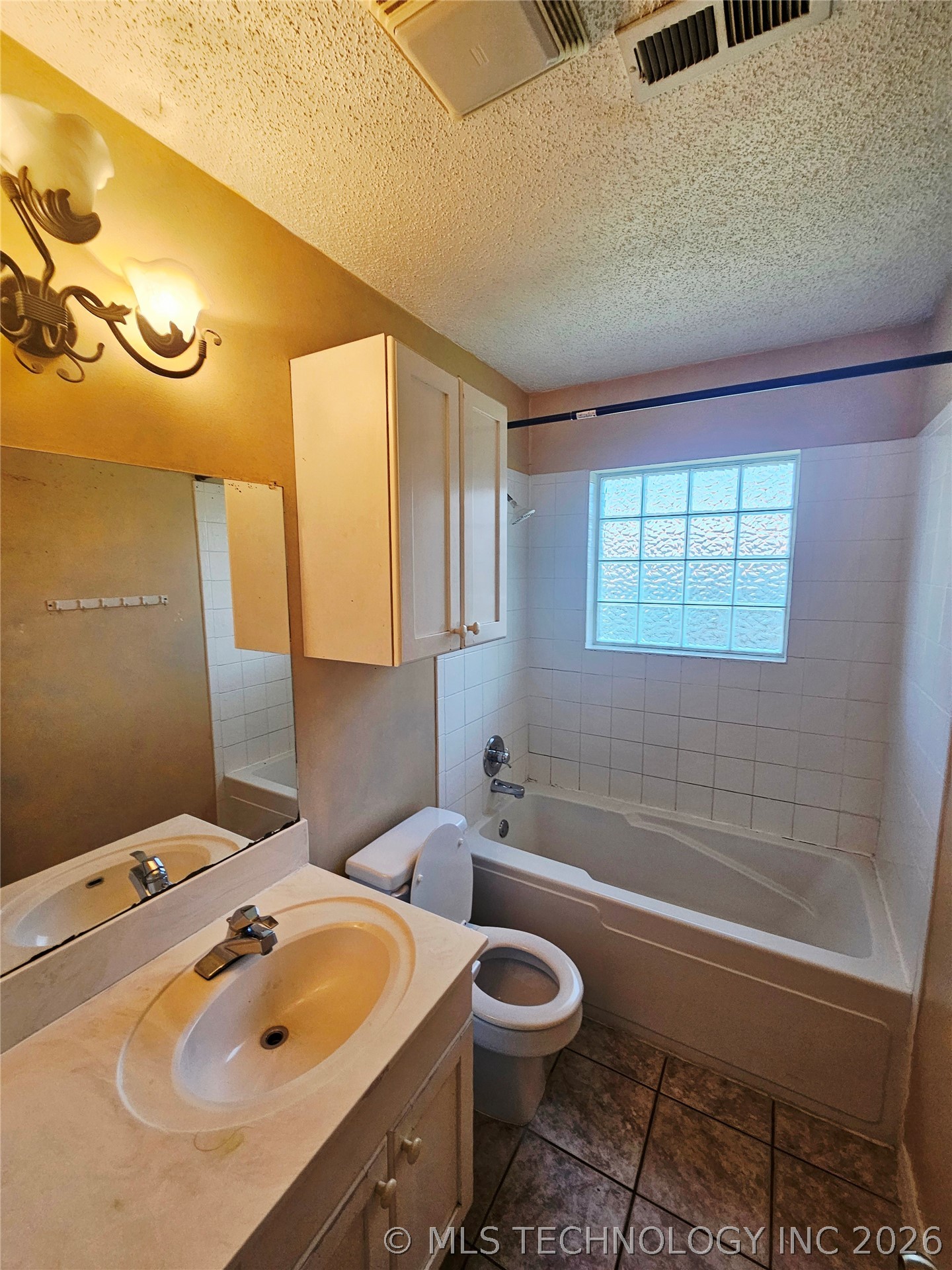 11877 E 61st Place Property Photo 5