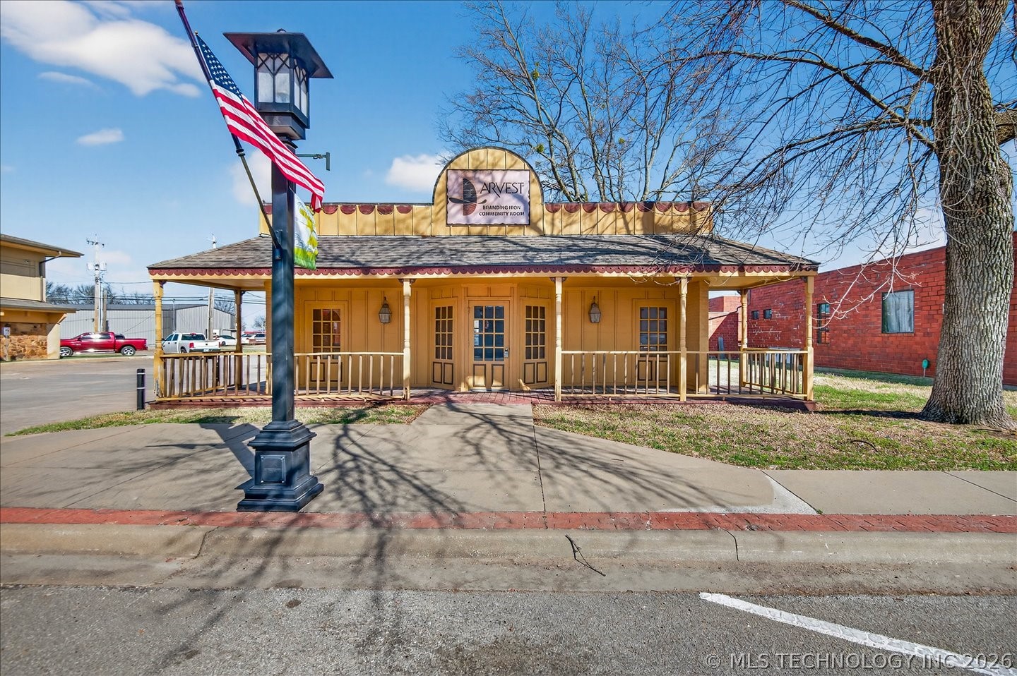 2392 N Osage Avenue Property Photo 1