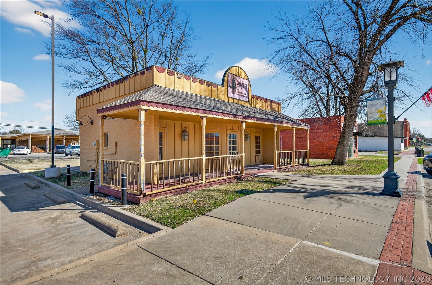 2392 N Osage Avenue Property Photo 3