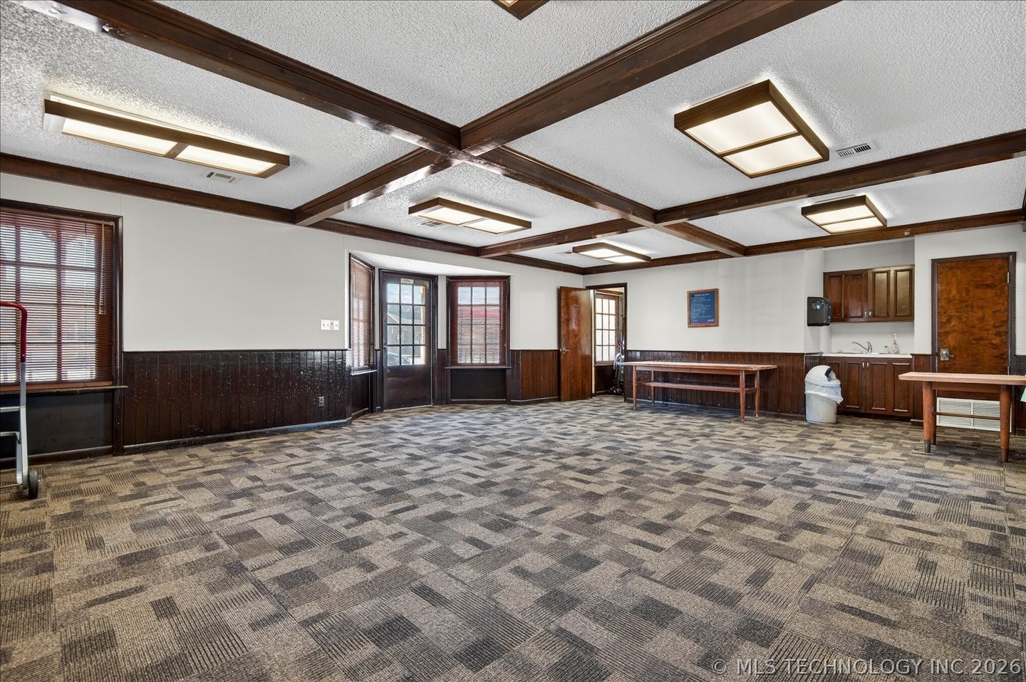 2392 N Osage Avenue Property Photo 6
