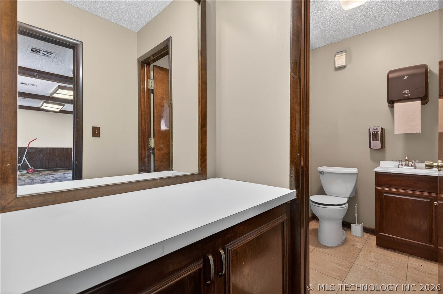 2392 N Osage Avenue Property Photo 8