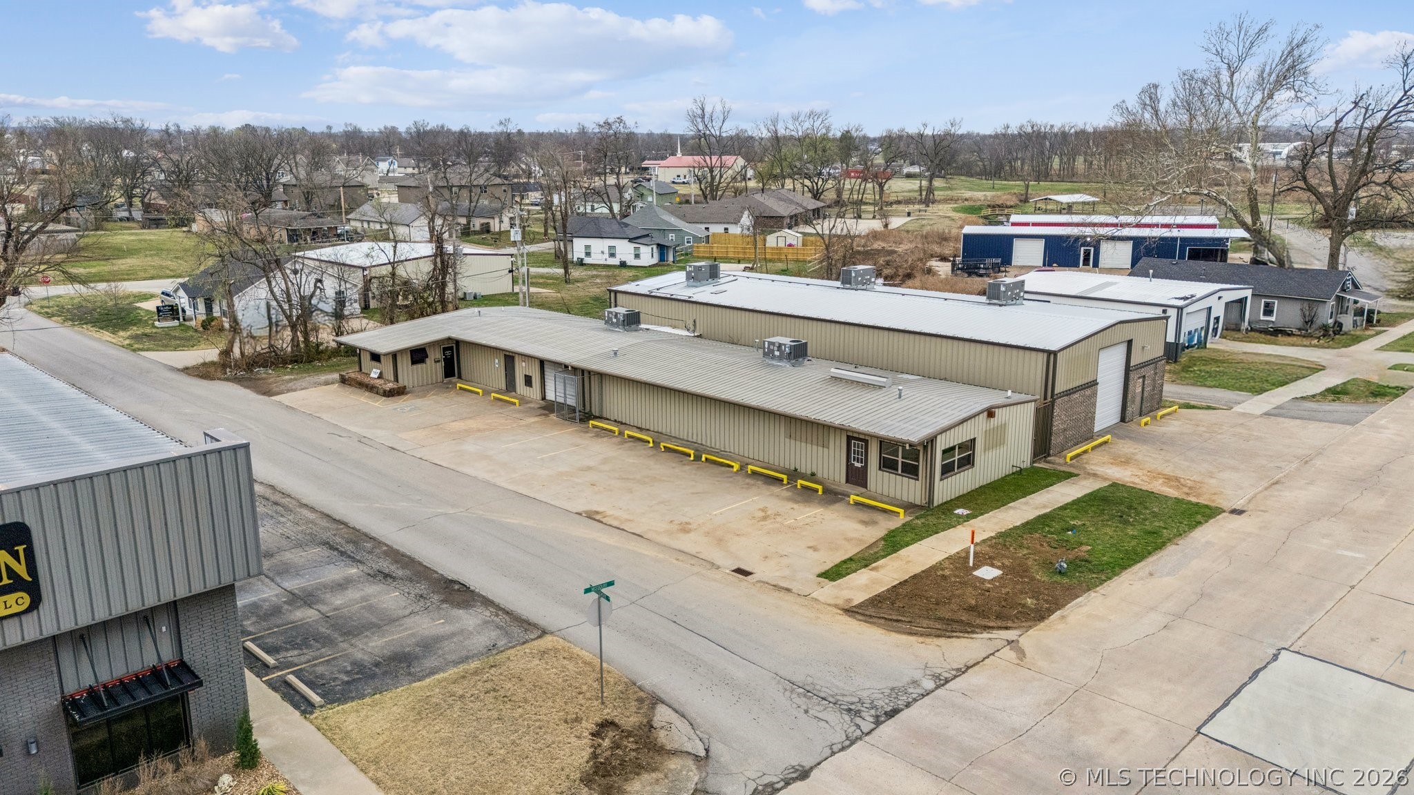 421 W Claremore Street Property Photo 1
