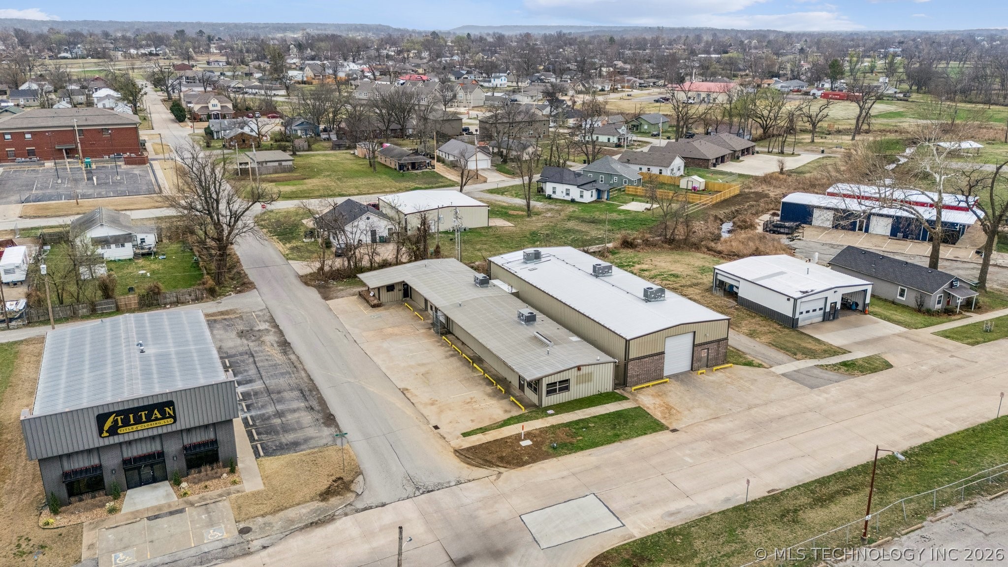 421 W Claremore Street Property Photo 4