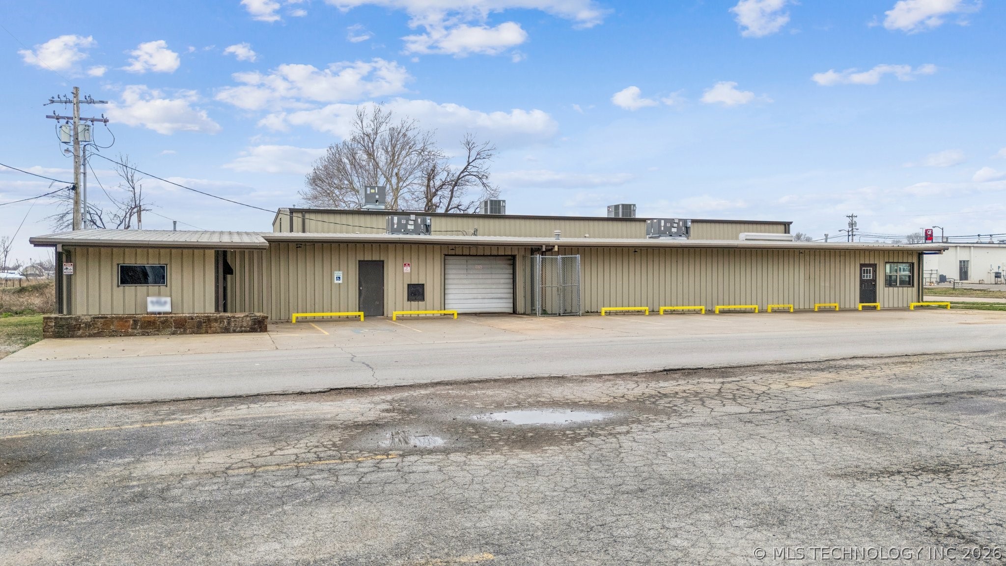 421 W Claremore Street Property Photo 7
