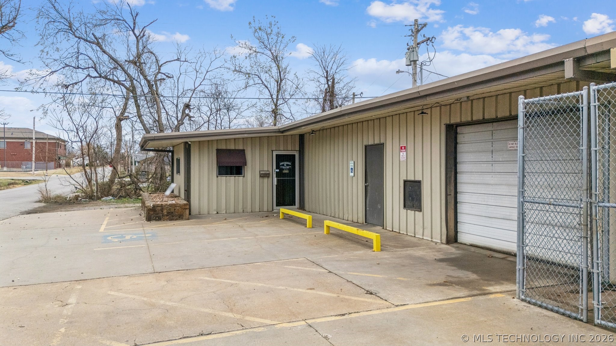 421 W Claremore Street Property Photo 8