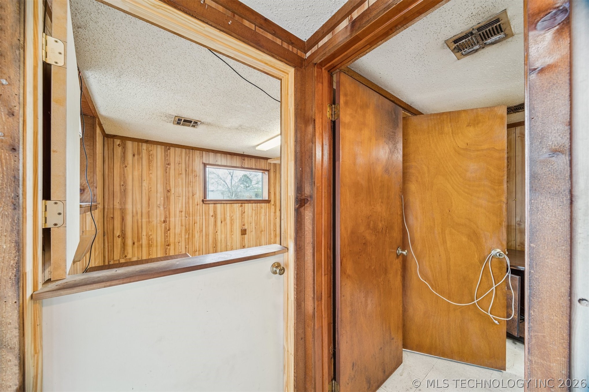421 W Claremore Street Property Photo 13