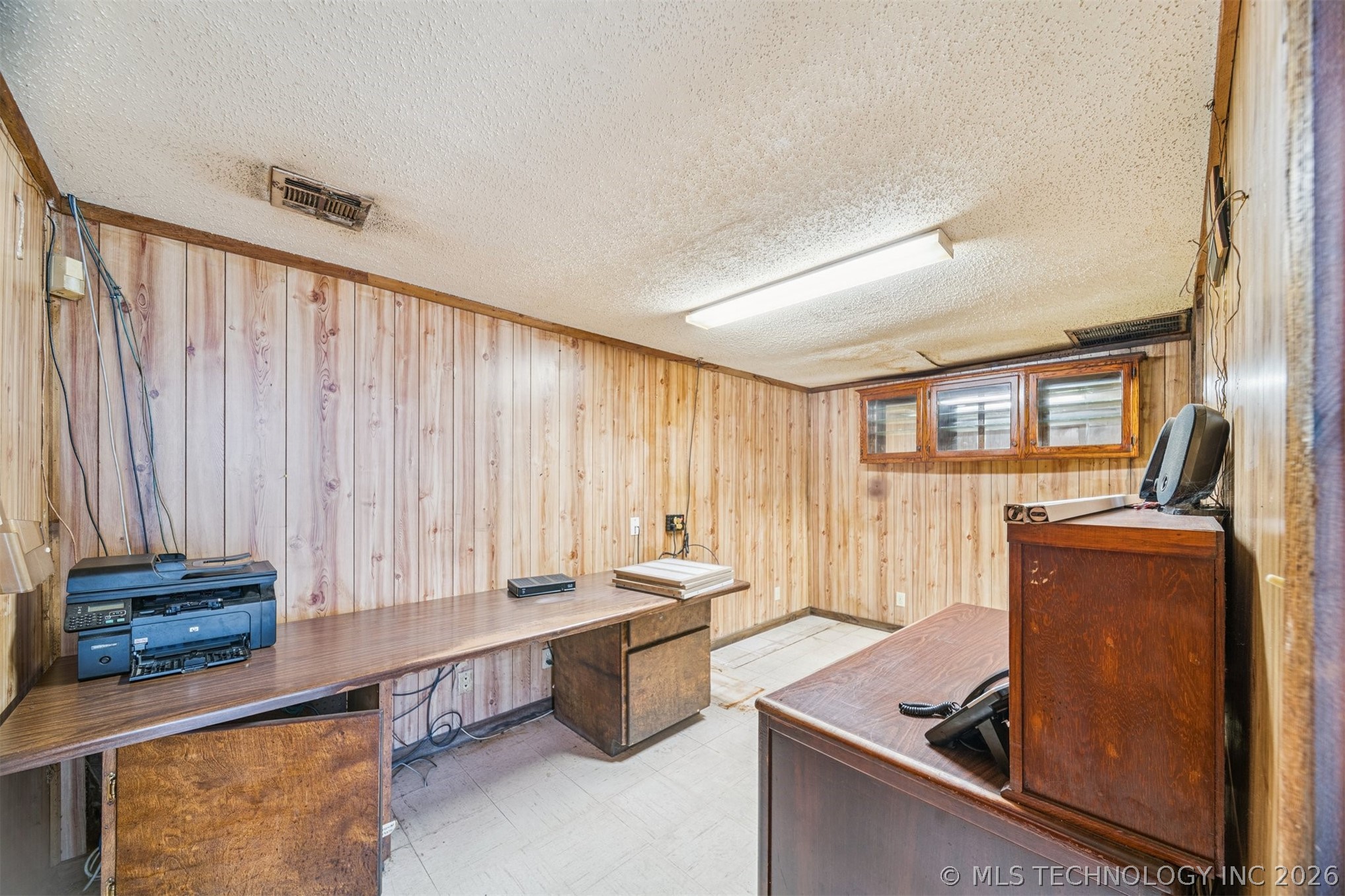 421 W Claremore Street Property Photo 14