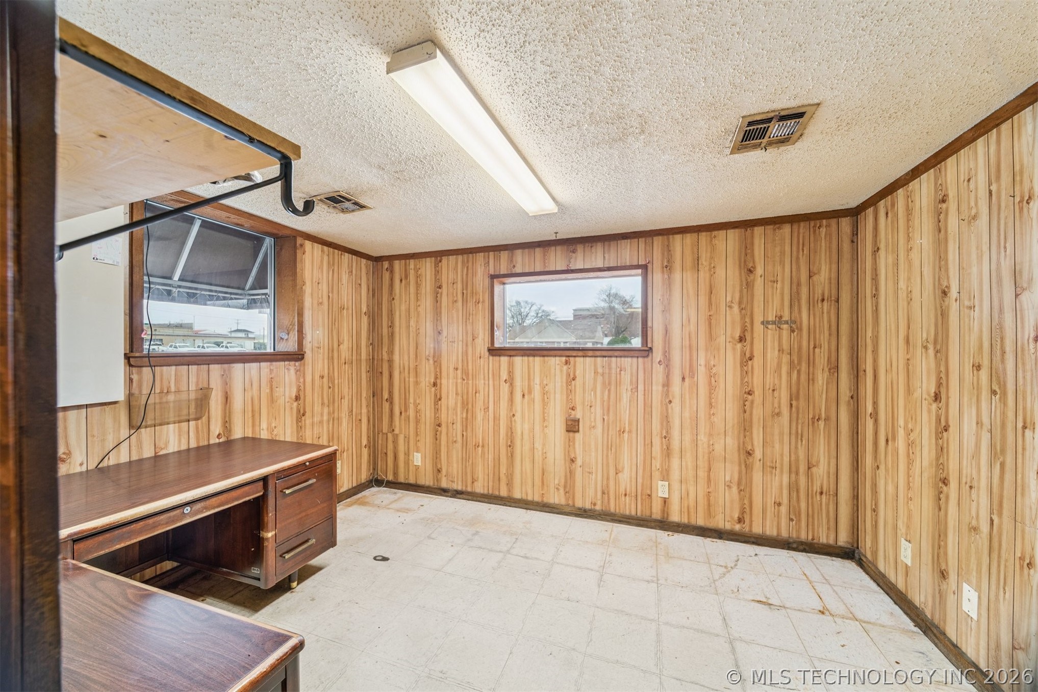 421 W Claremore Street Property Photo 15