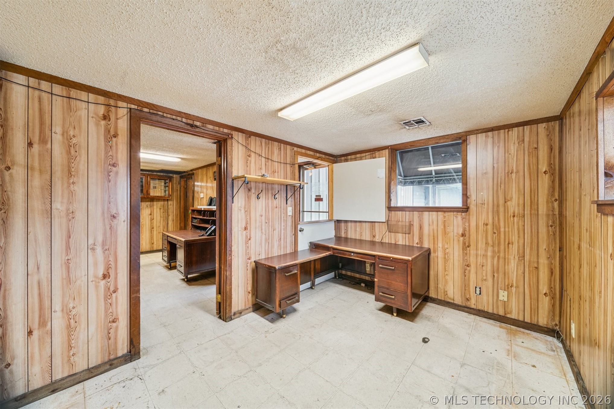 421 W Claremore Street Property Photo 16
