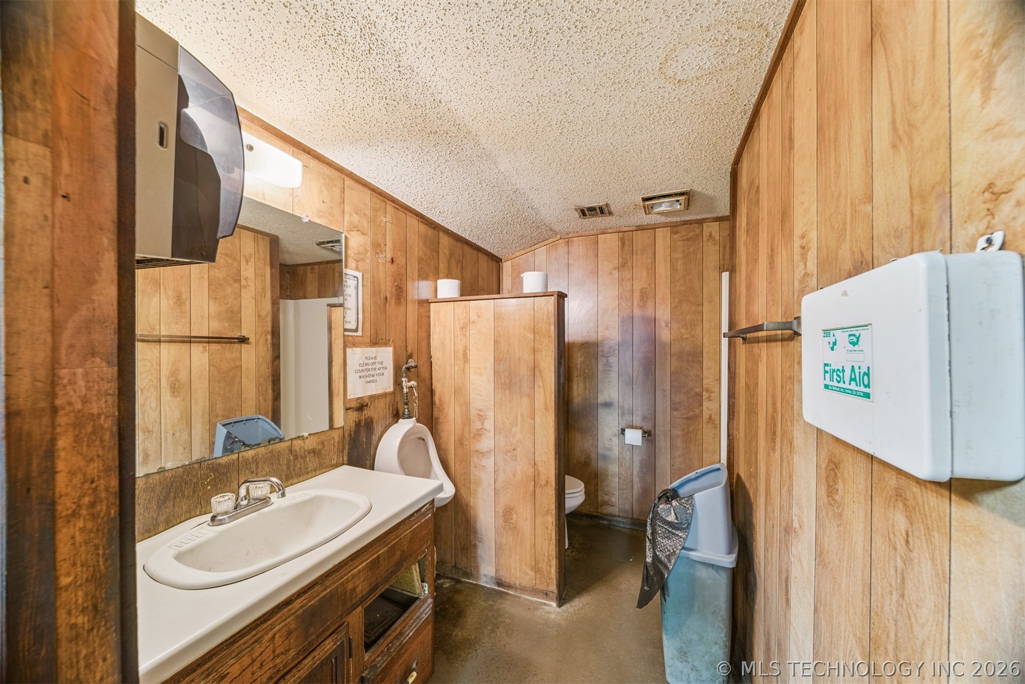 421 W Claremore Street Property Photo 21