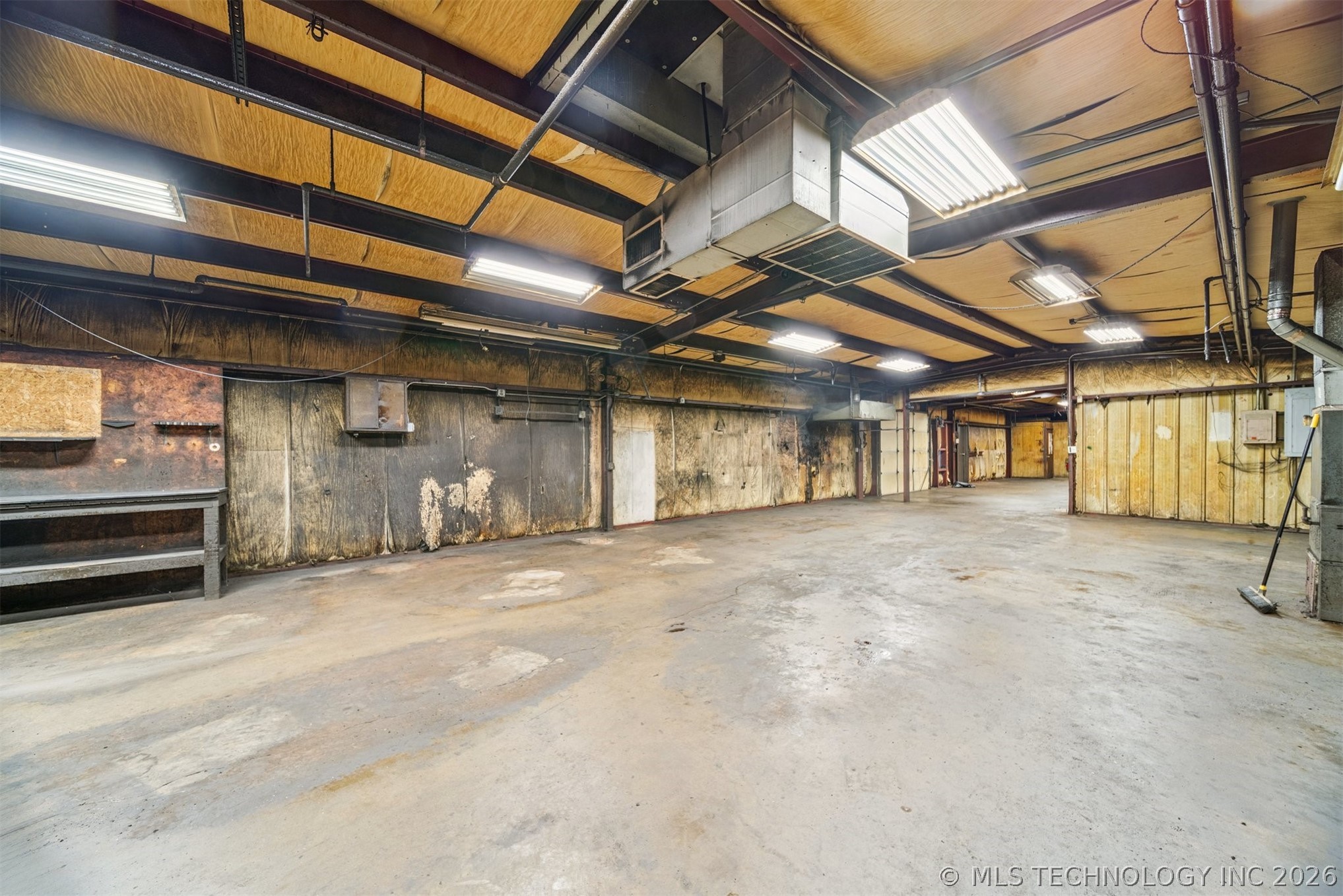 421 W Claremore Street Property Photo 24