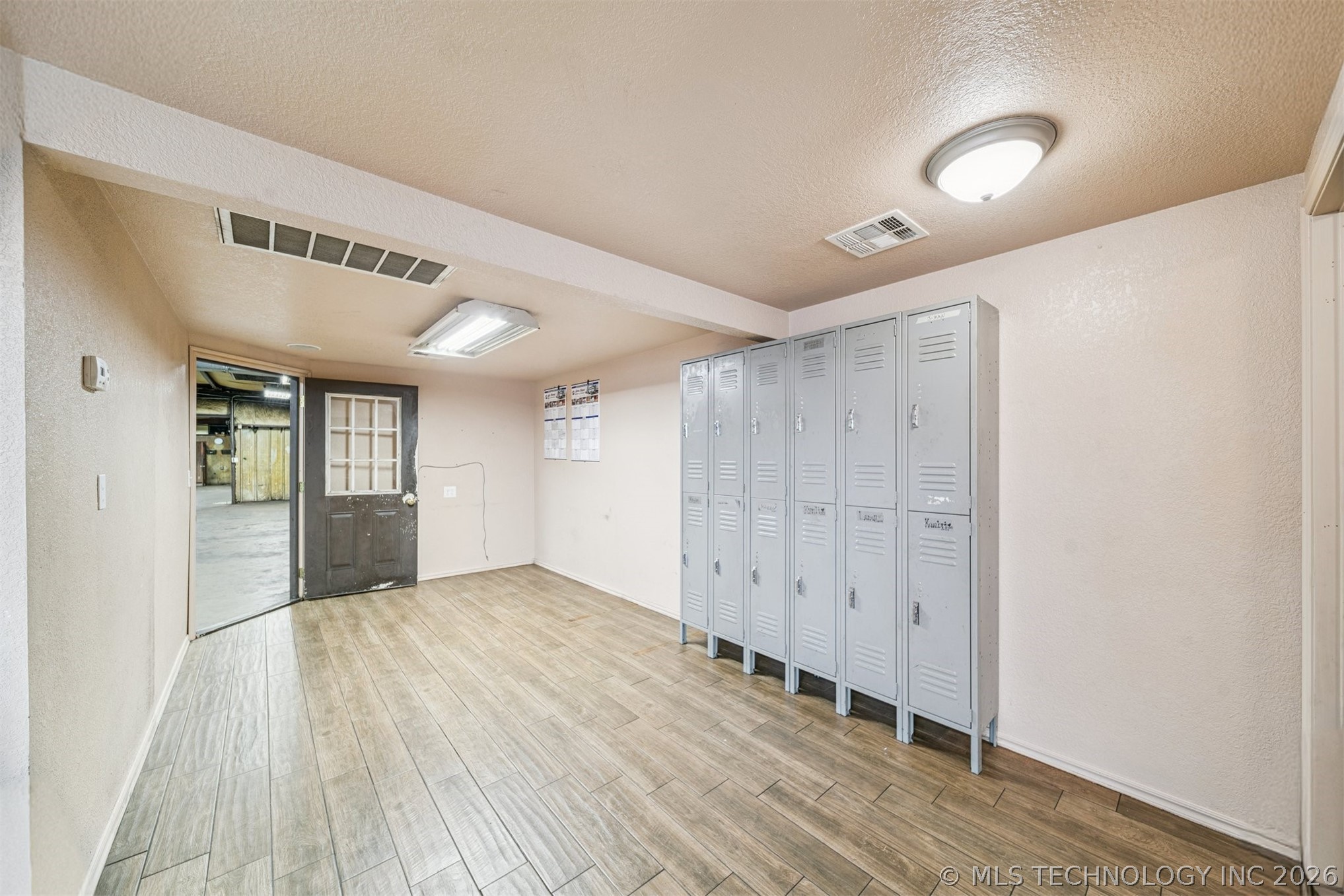 421 W Claremore Street Property Photo 27