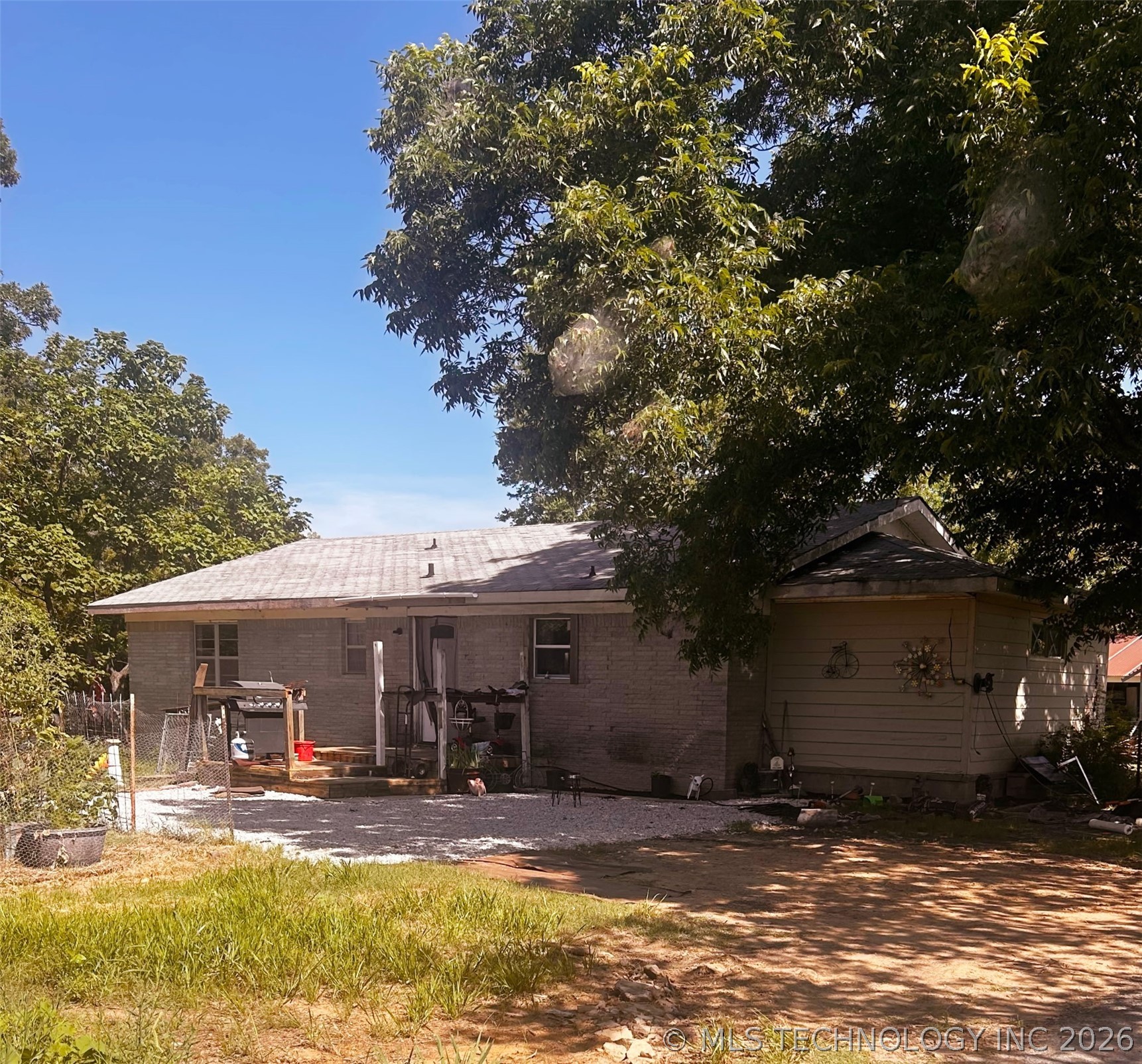 407325 Highway 266 Property Photo 1
