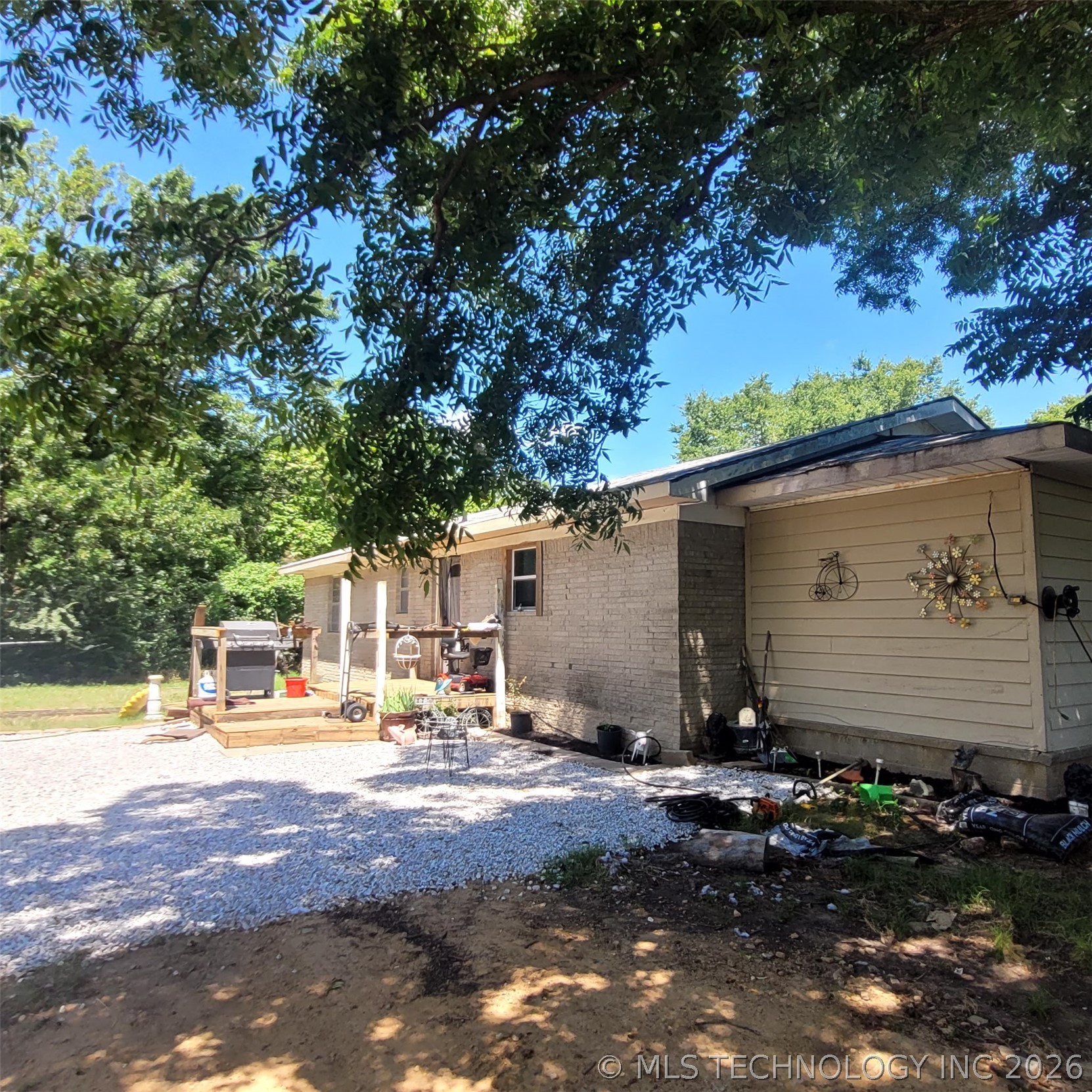 407325 Highway 266 Property Photo 2