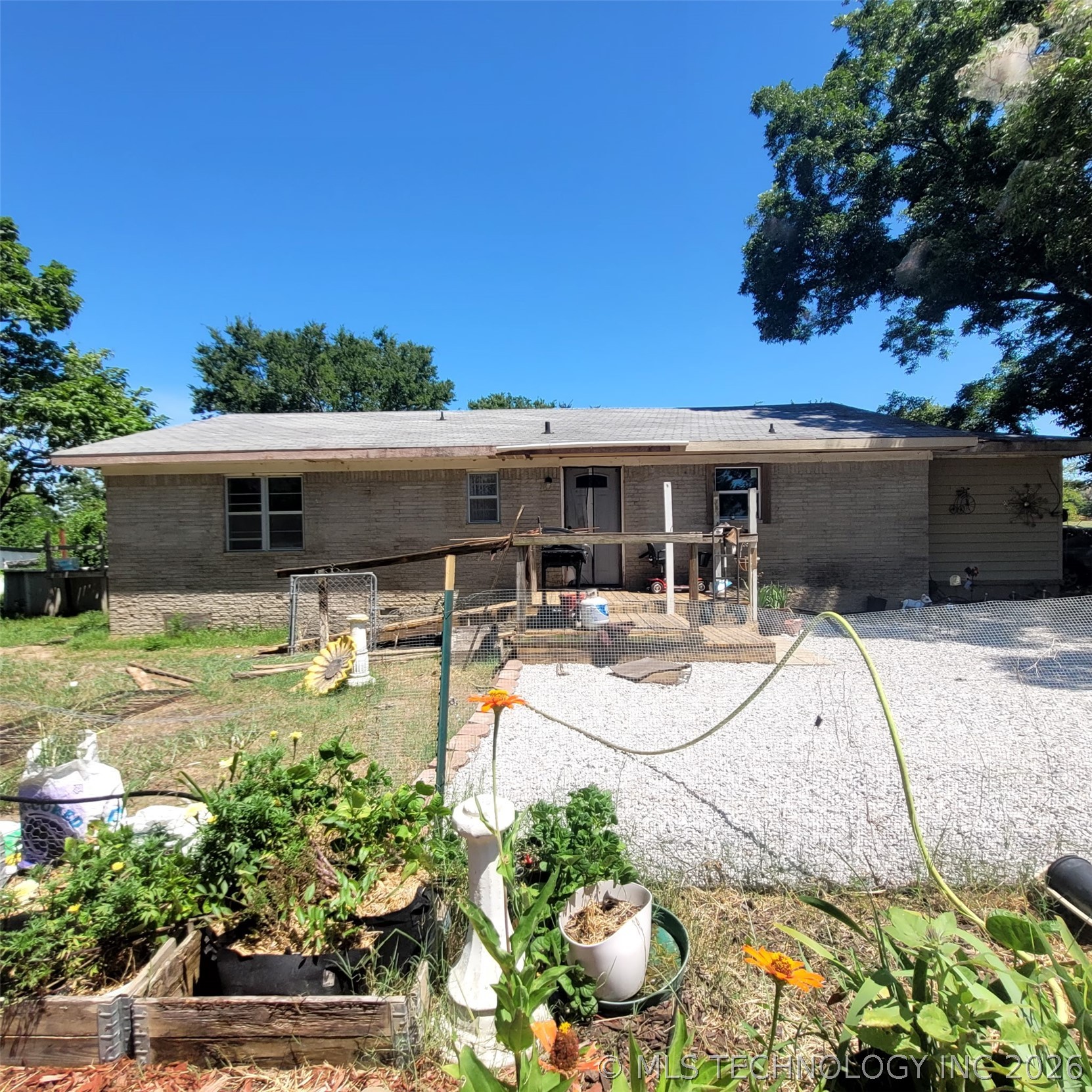 407325 Highway 266 Property Photo 3