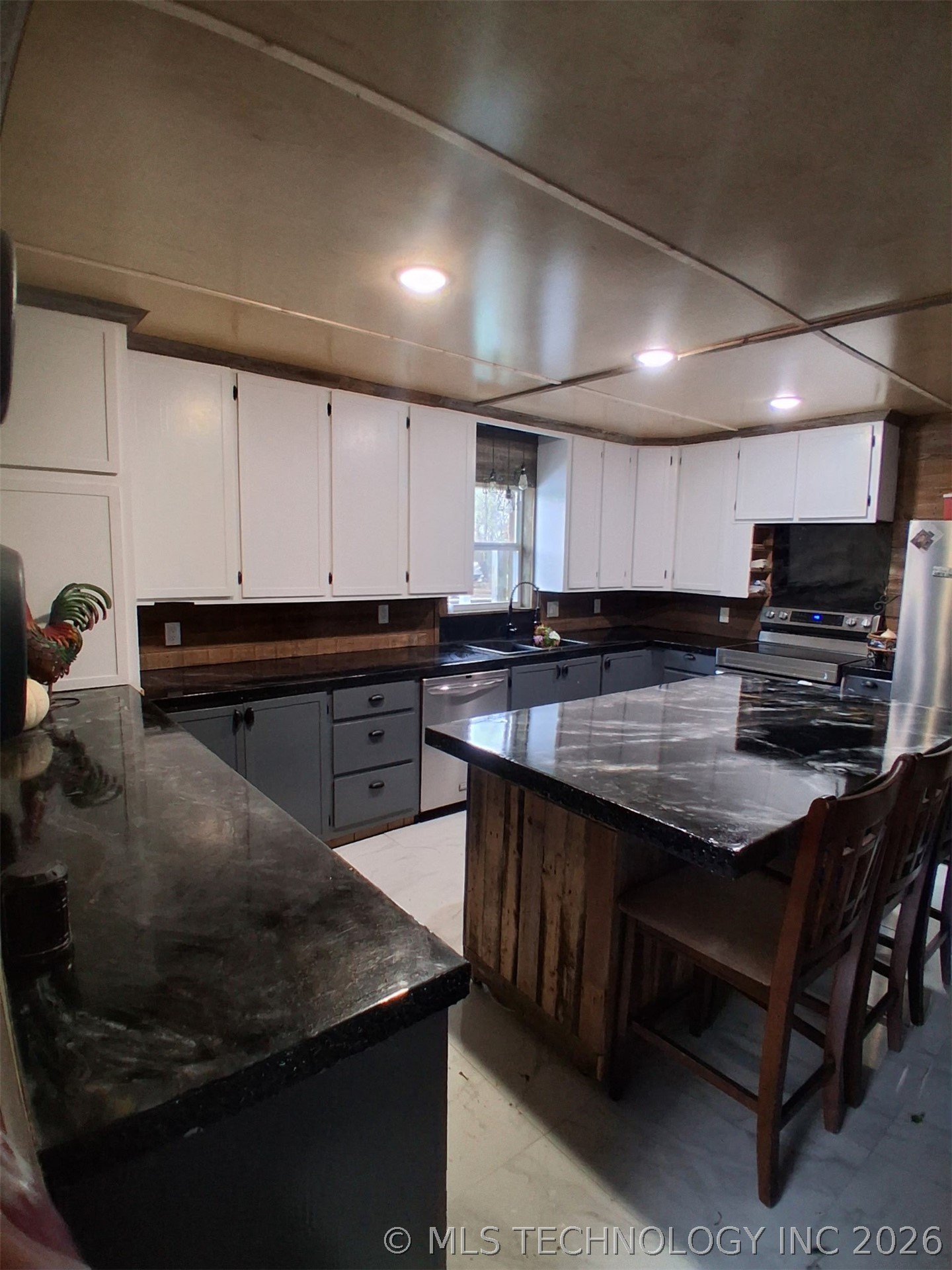 407325 Highway 266 Property Photo 8