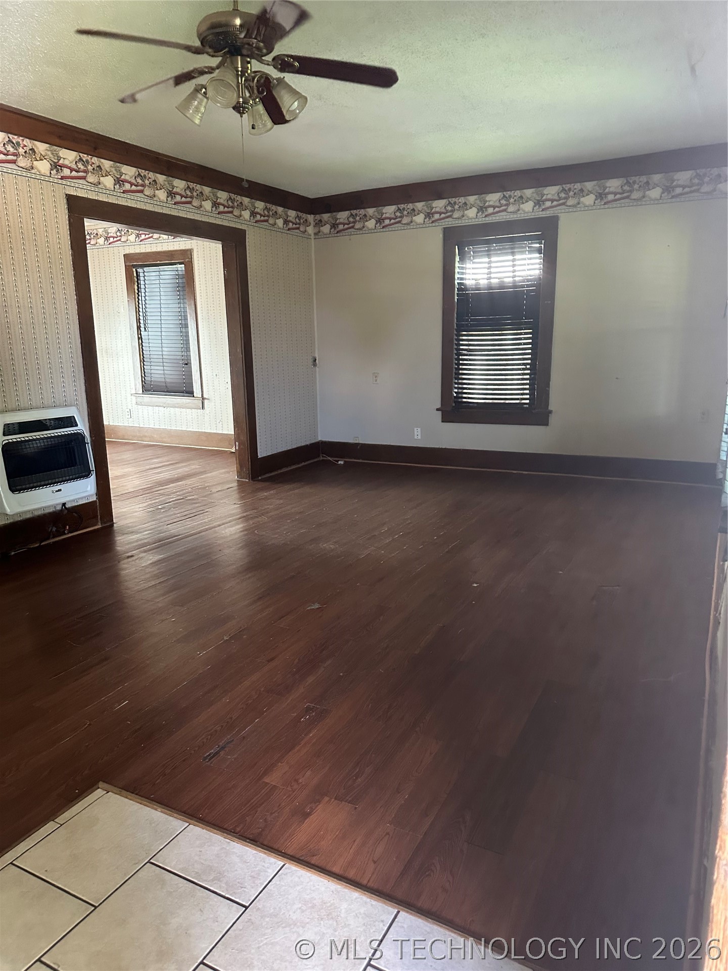 512 W Franklin Property Photo 3