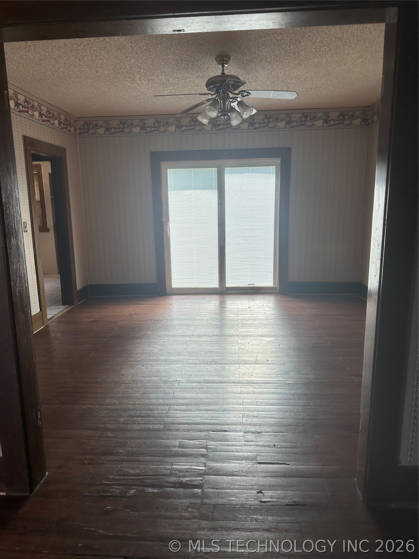 512 W Franklin Property Photo 4
