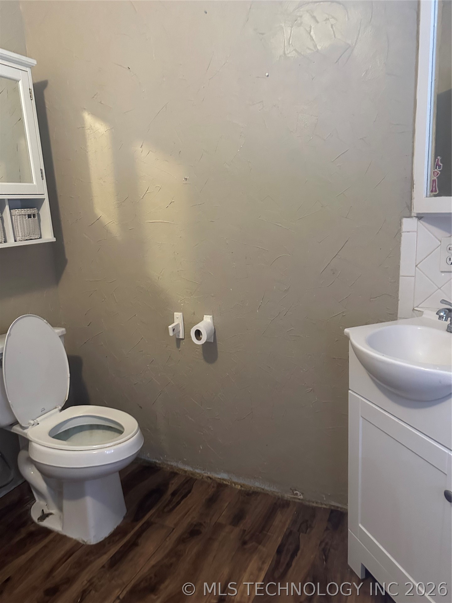 512 W Franklin Property Photo 11