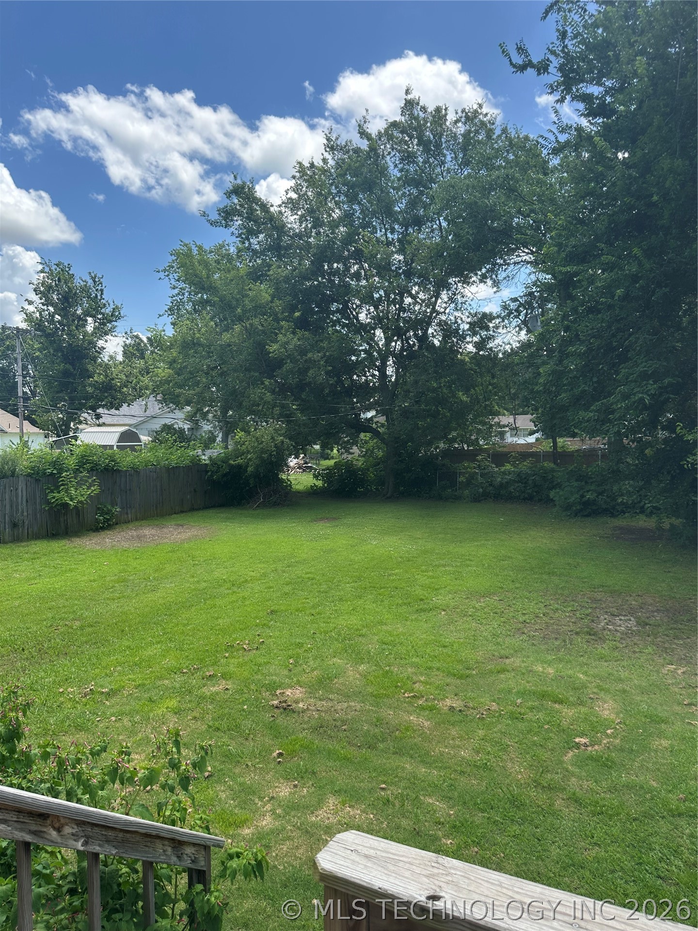 512 W Franklin Property Photo 14