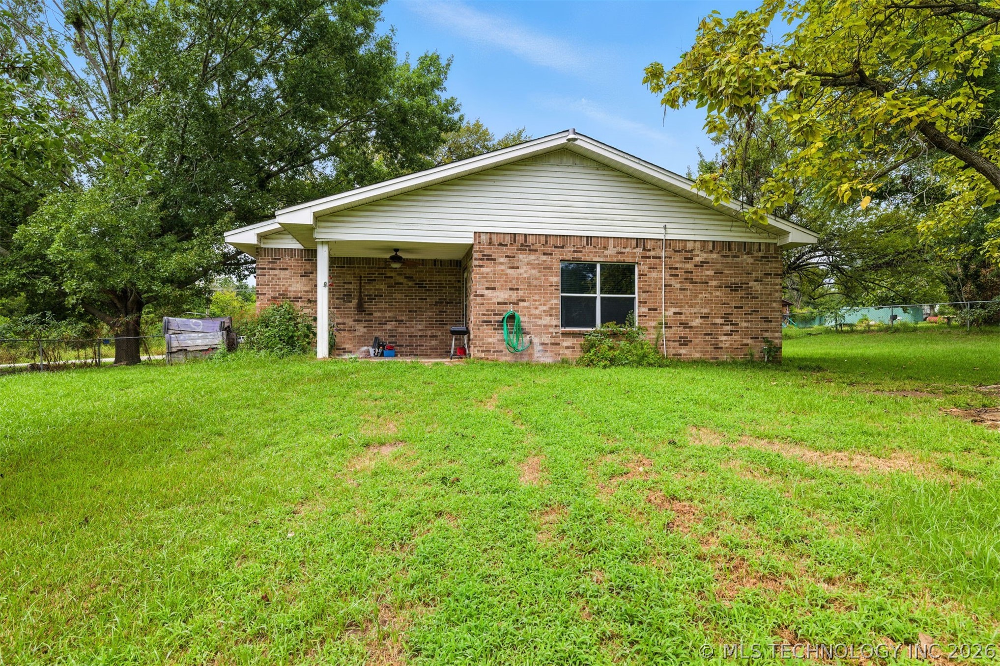 305 W E Property Photo 1