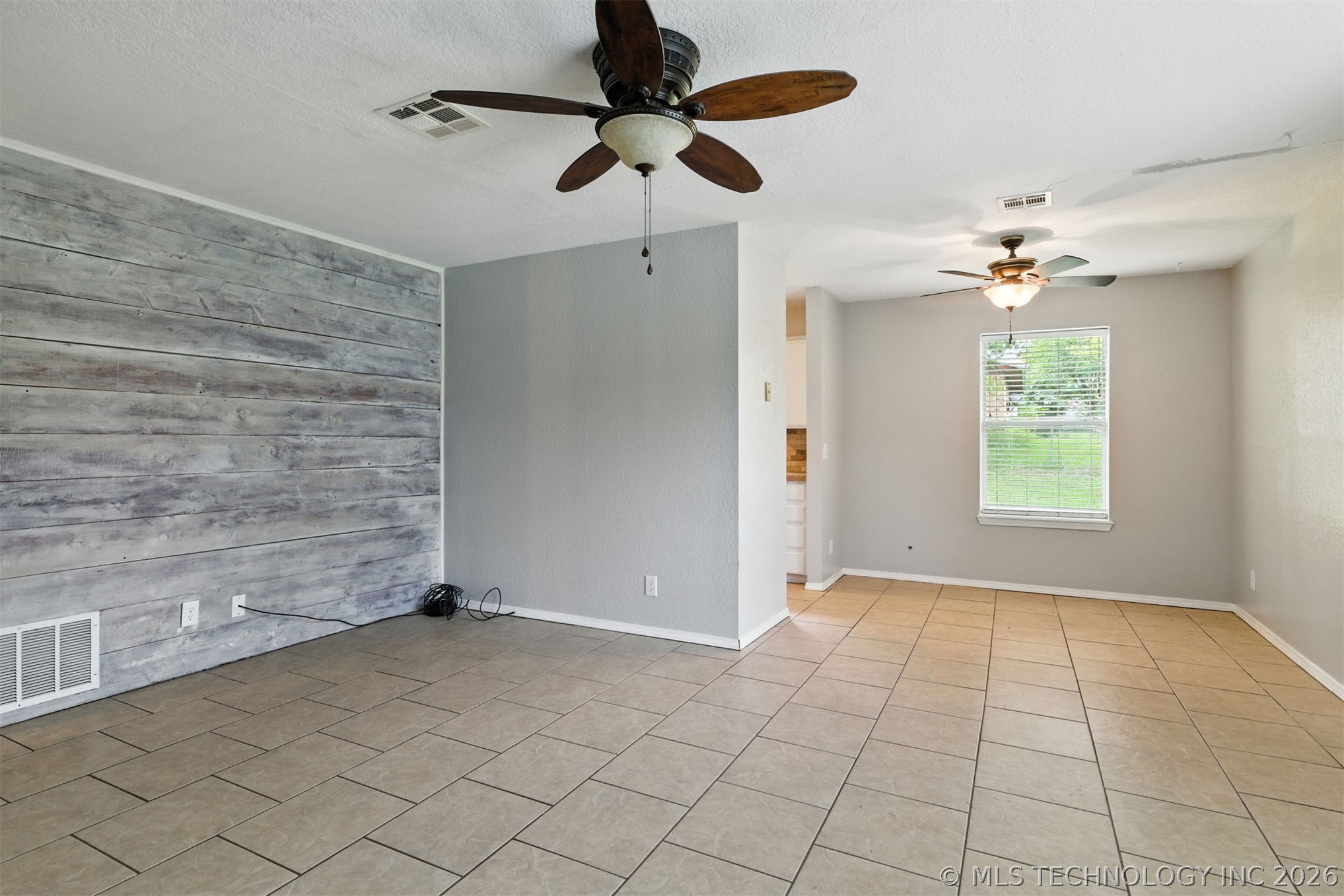 305 W E Property Photo 6