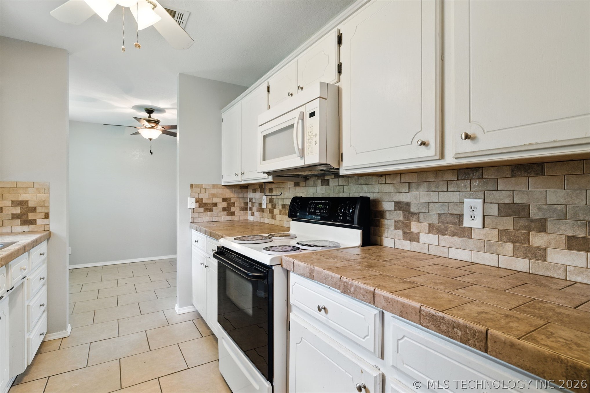 305 W E Property Photo 8