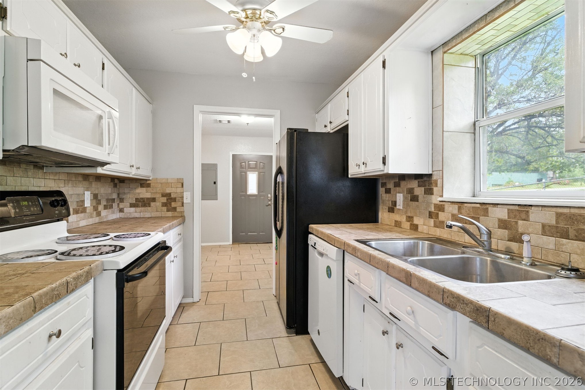 305 W E Property Photo 9