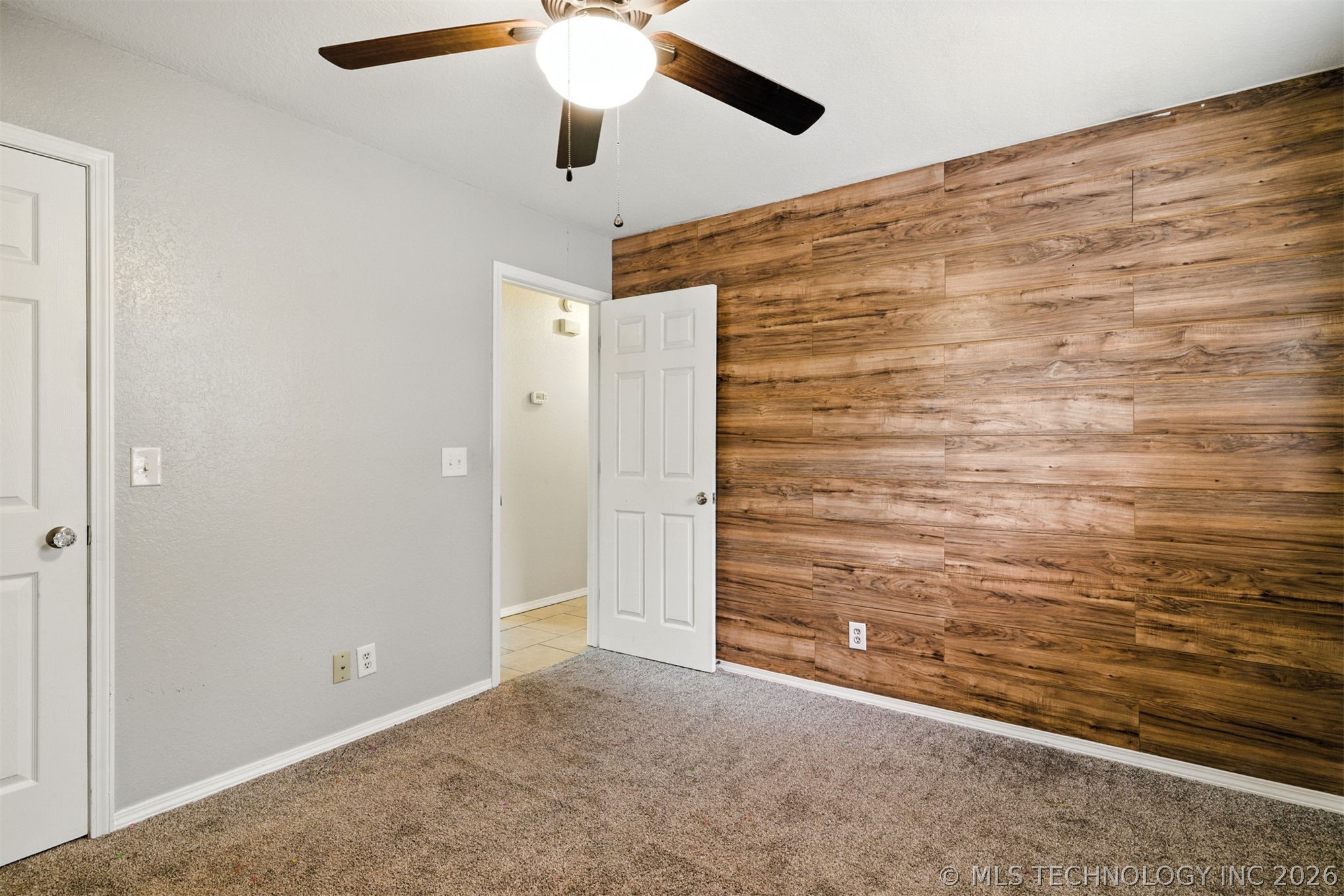 305 W E Property Photo 12